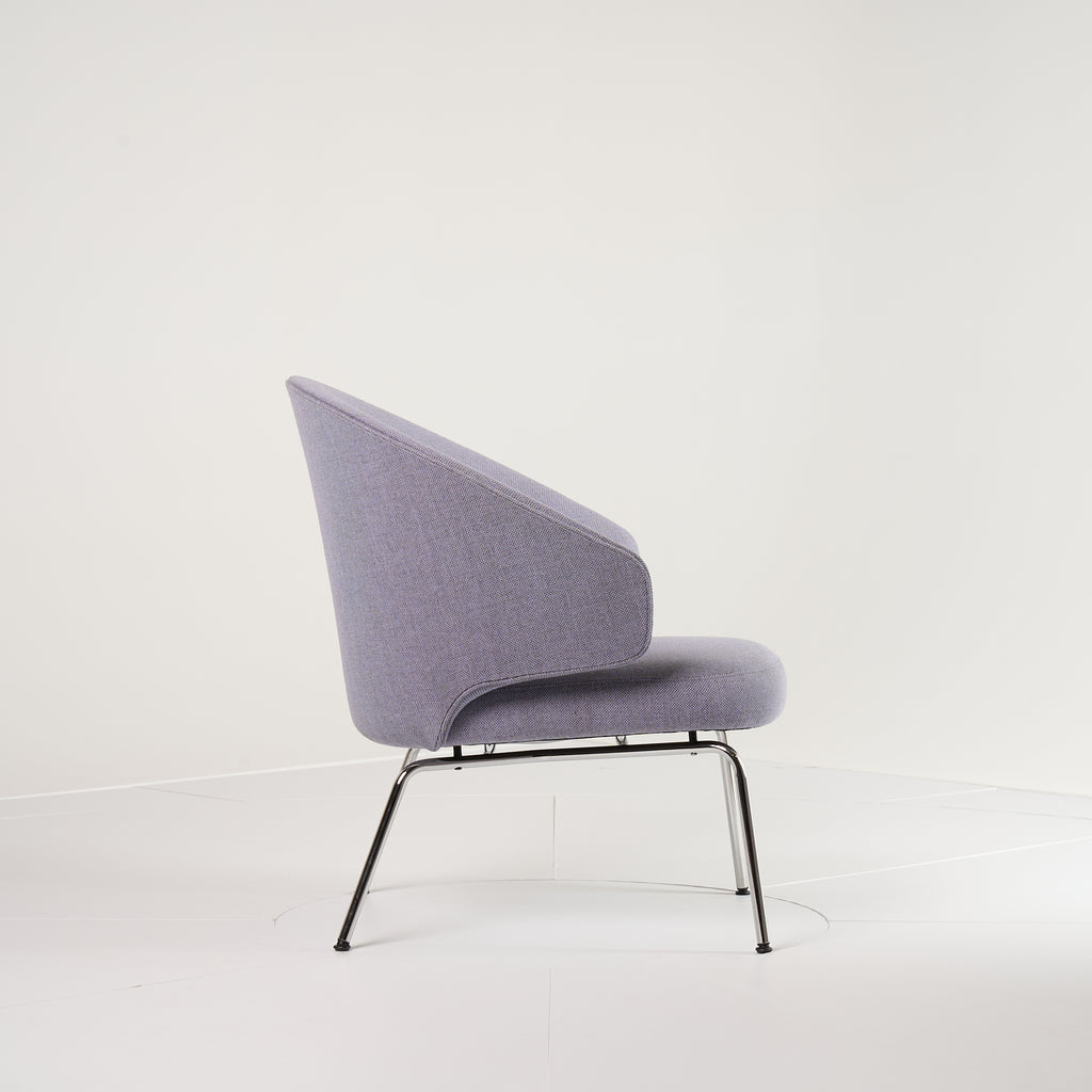 Let Chair by Fritz Hansen in Rewool 0658 / Chrome | Floor Sample – Very Good | Shop Now | MO-FHA-SH210-36-Hero Image-5