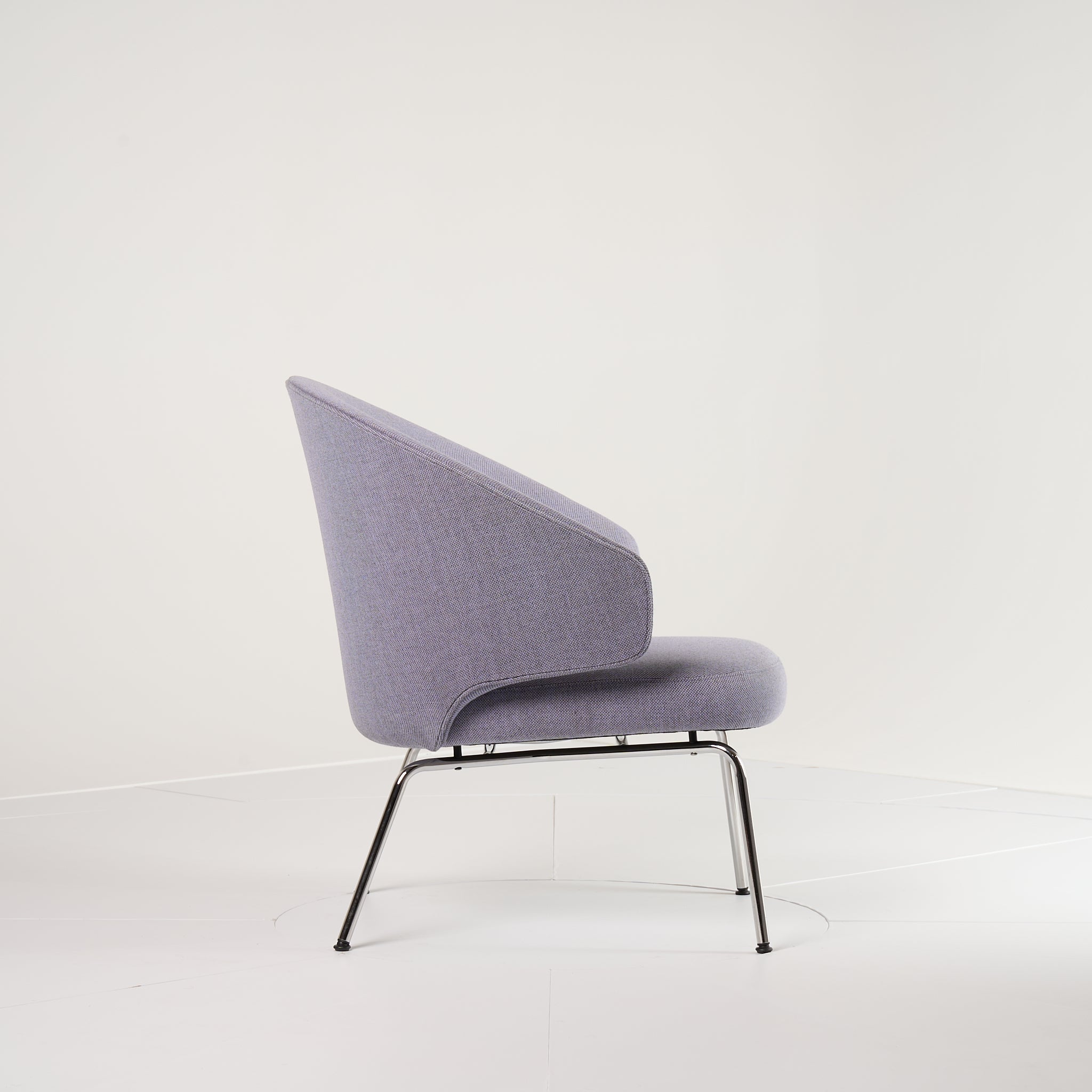Let Chair by Fritz Hansen in Rewool 0658 / Chrome | Floor Sample – Very Good | Shop Now | MO-FHA-SH210-36-Hero Image-5