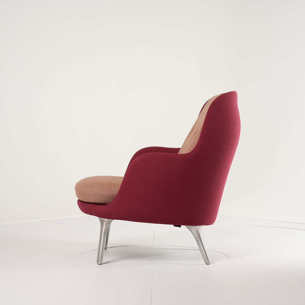 Fri Chair by Fritz Hansen in Floraistic Crisp - Hemp/Rose - Brushed Aluminum | Floor Sample – Very Good | Shop Now | MO-FHA-JH4-43-Hero Image-1