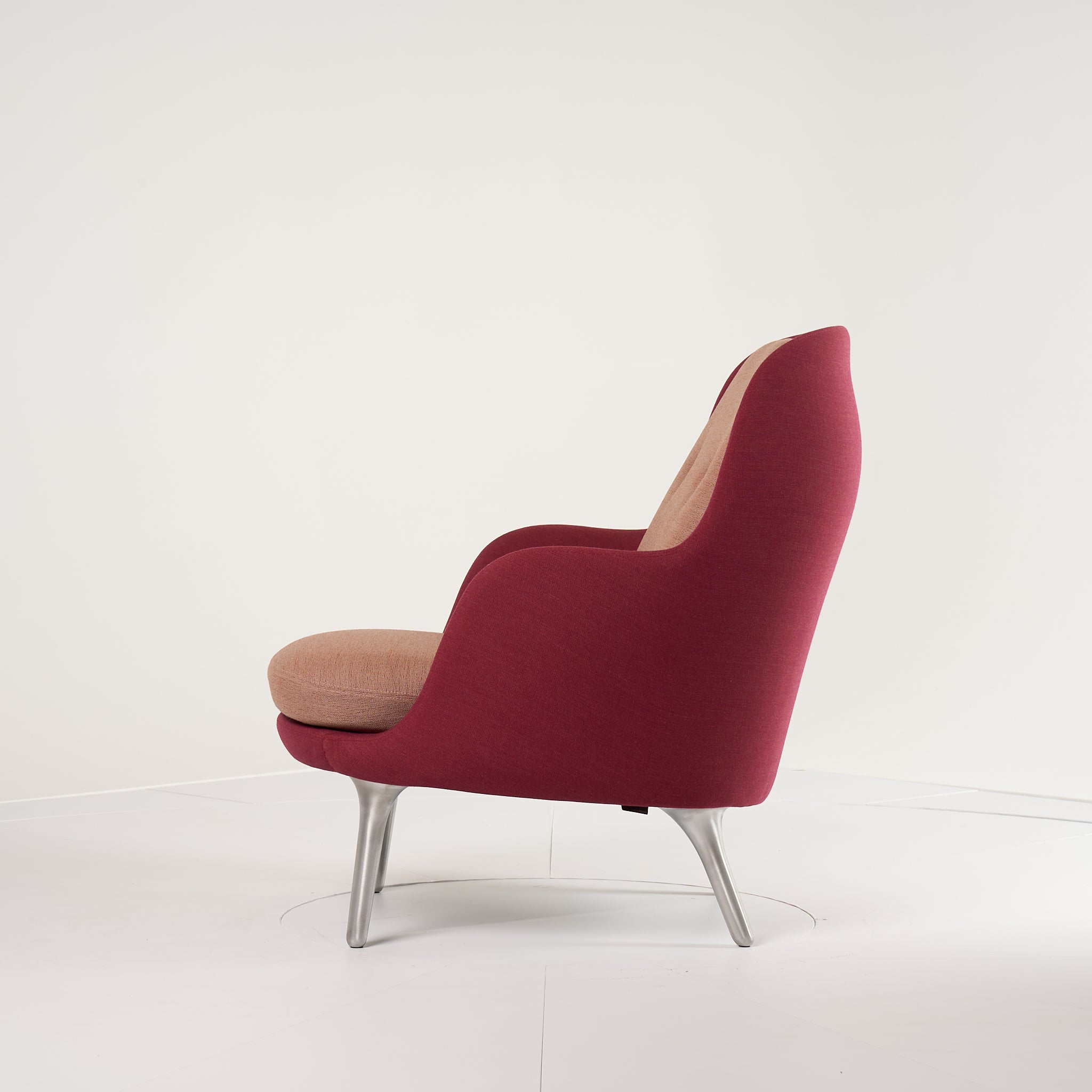 Fri Chair by Fritz Hansen in Floraistic Crisp - Hemp/Rose - Brushed Aluminum | Floor Sample – Very Good | Shop Now | MO-FHA-JH4-43-Hero Image-1