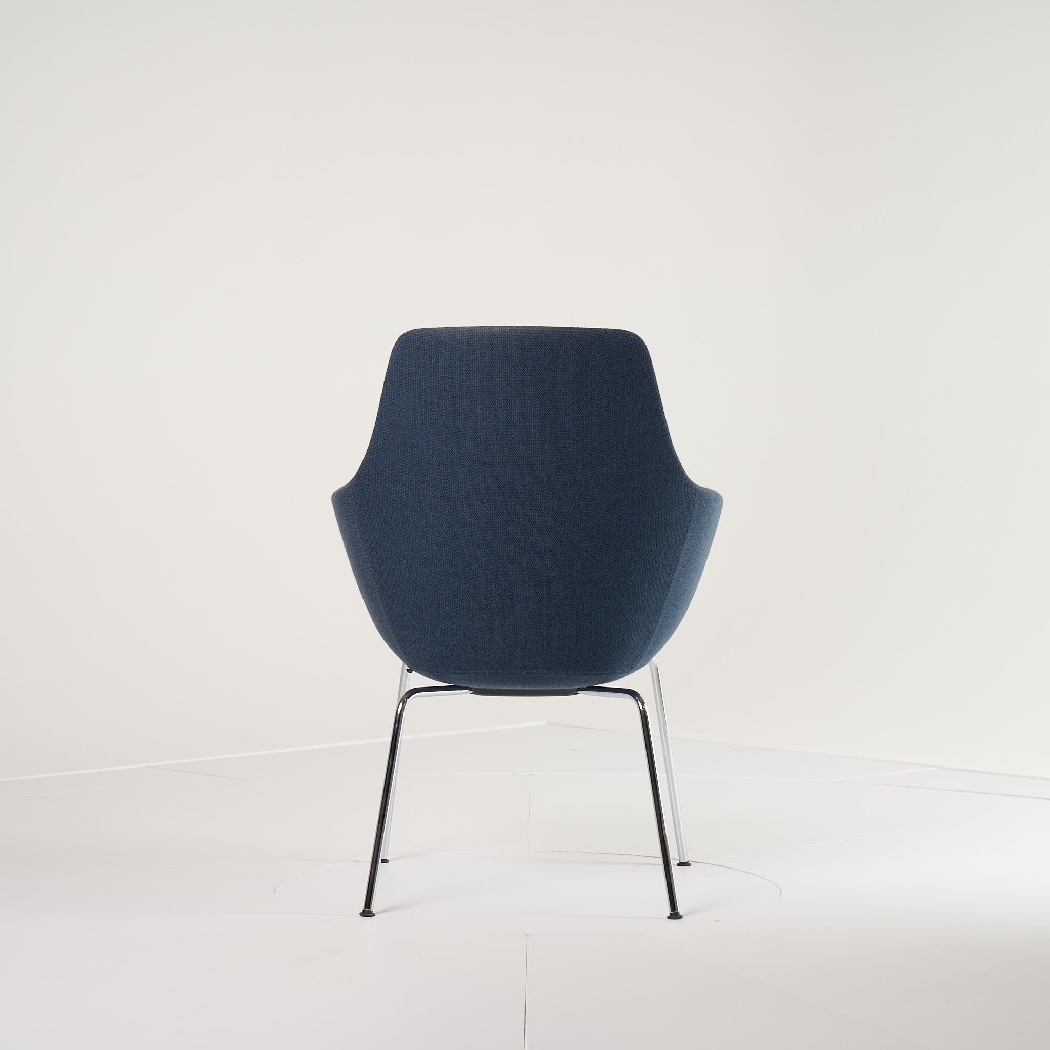 Little Giraffe by Fritz Hansen in Four Legs, Blue / Chromed Steel | Project Piece – As-Is | Shop Now | MO-FHA-3201-115-Hero Image-2