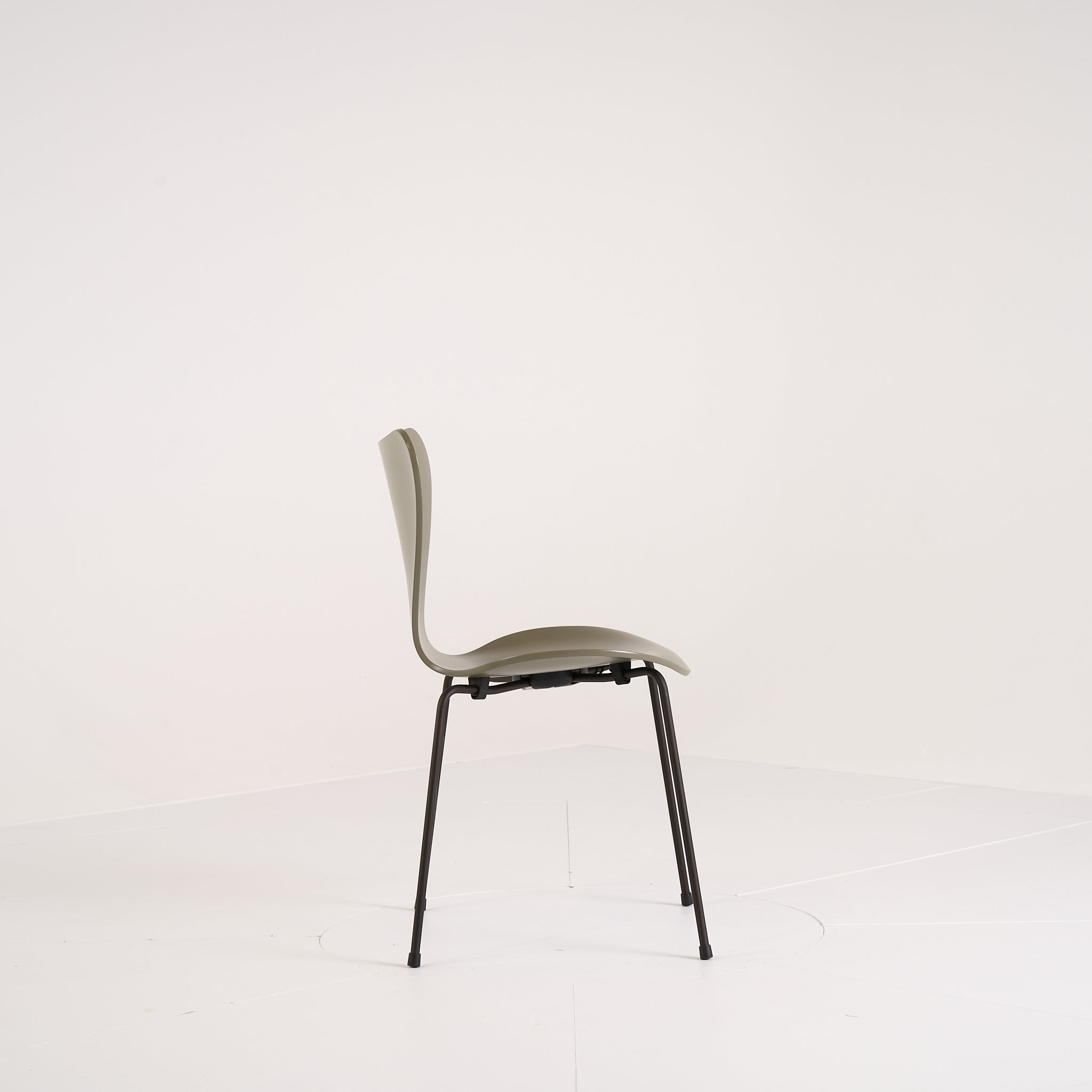 Series 7 Chair by Fritz Hansen in Olive Green Lacquer / Brown Bronze | Gently Used – Good | Shop Now | MO-FHA-3107-65-Hero Image-5