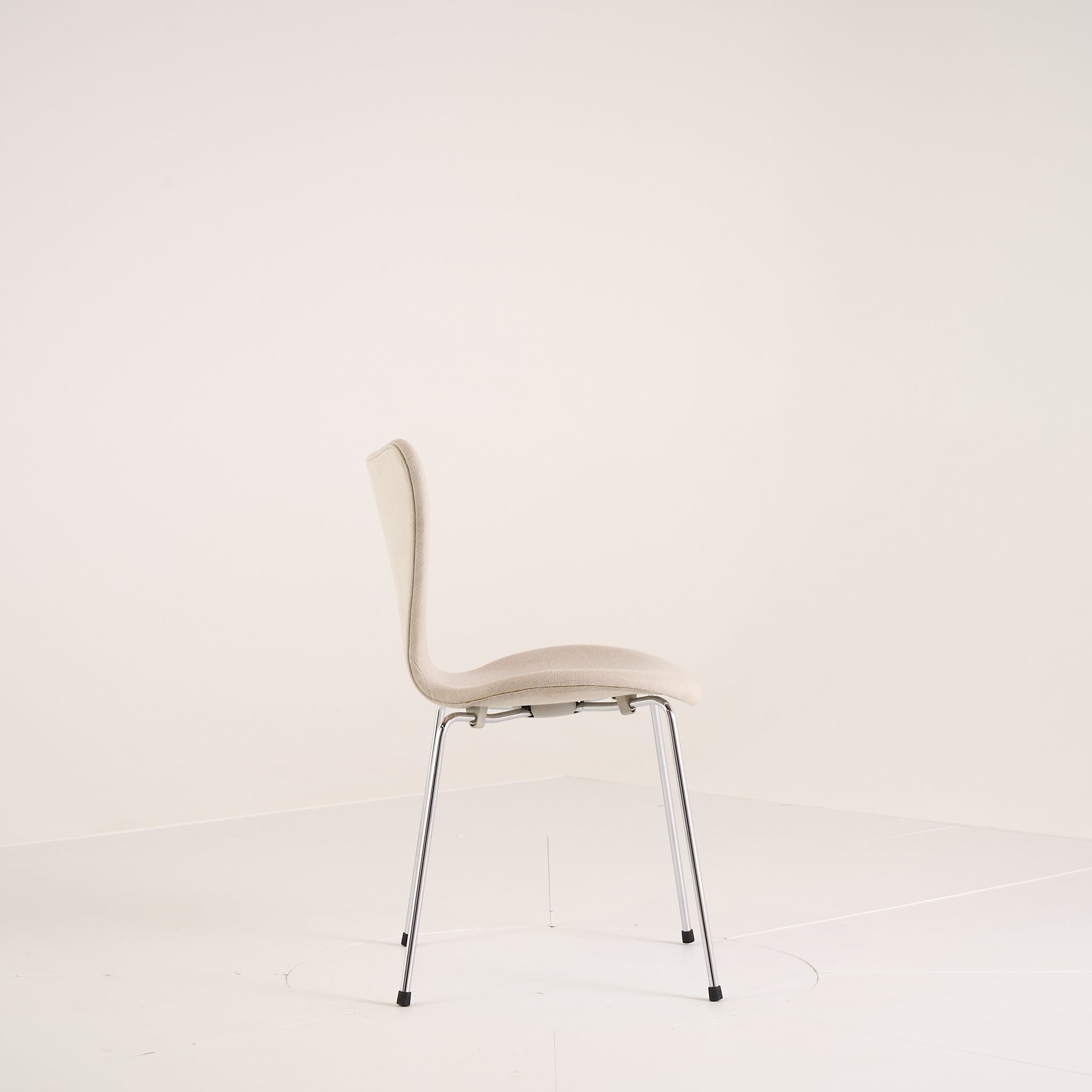 Series 7 Chair by Fritz Hansen in Christianhavn 1120 / Chrome | Well Loved – Fair | Shop Now | MO-FHA-3107FU-60-Hero Image-3