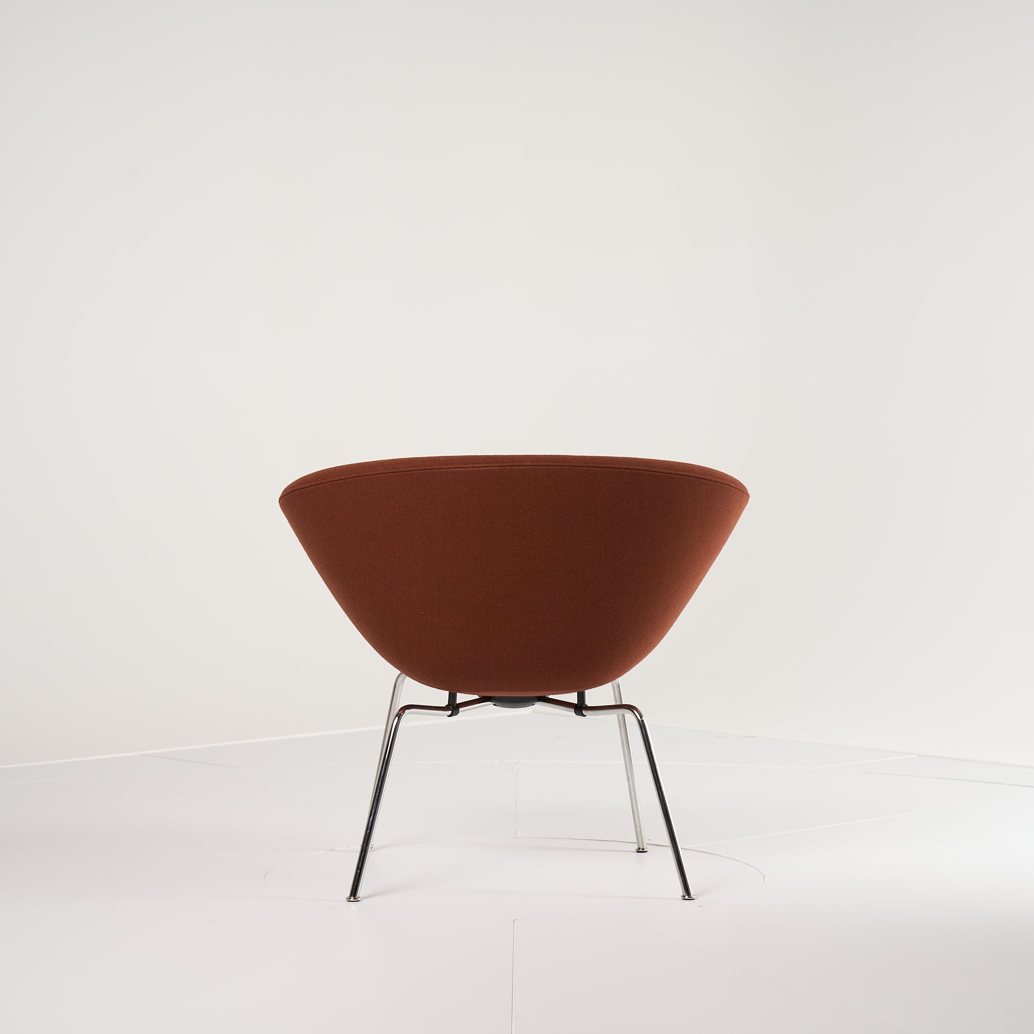 Pot Chair by Fritz Hansen in Christianshavn 1134 (Dark Orange) / Chrome | Floor Sample – Very Good | Shop Now | MO-FHA-3118-32-Hero Image-1