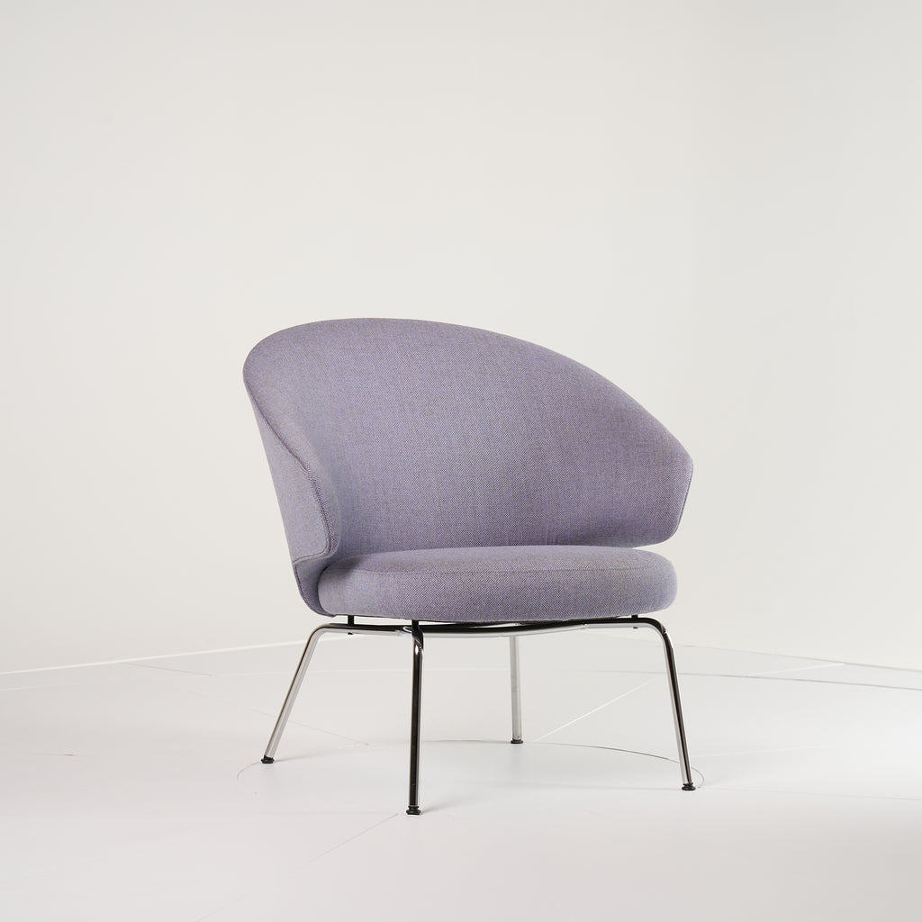 Let Chair by Fritz Hansen in Rewool 0658 / Chrome | Floor Sample – Very Good | Shop Now | MO-FHA-SH210-36-Hero Image-7