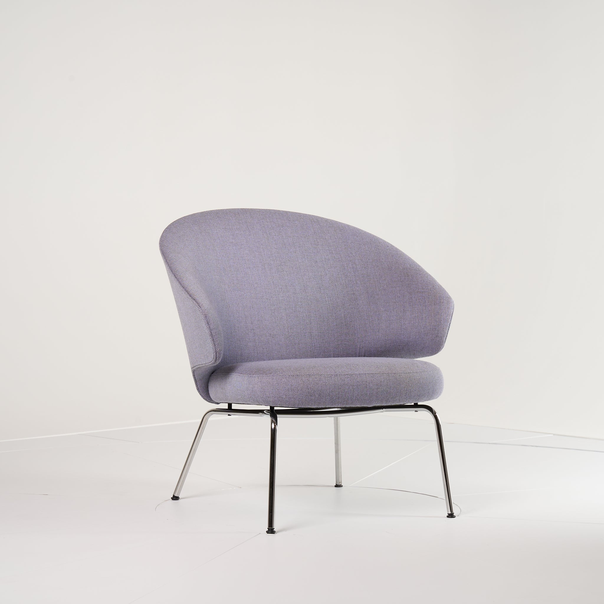 Let Chair by Fritz Hansen in Rewool 0658 / Chrome | Floor Sample – Very Good | Shop Now | MO-FHA-SH210-36-Hero Image-7