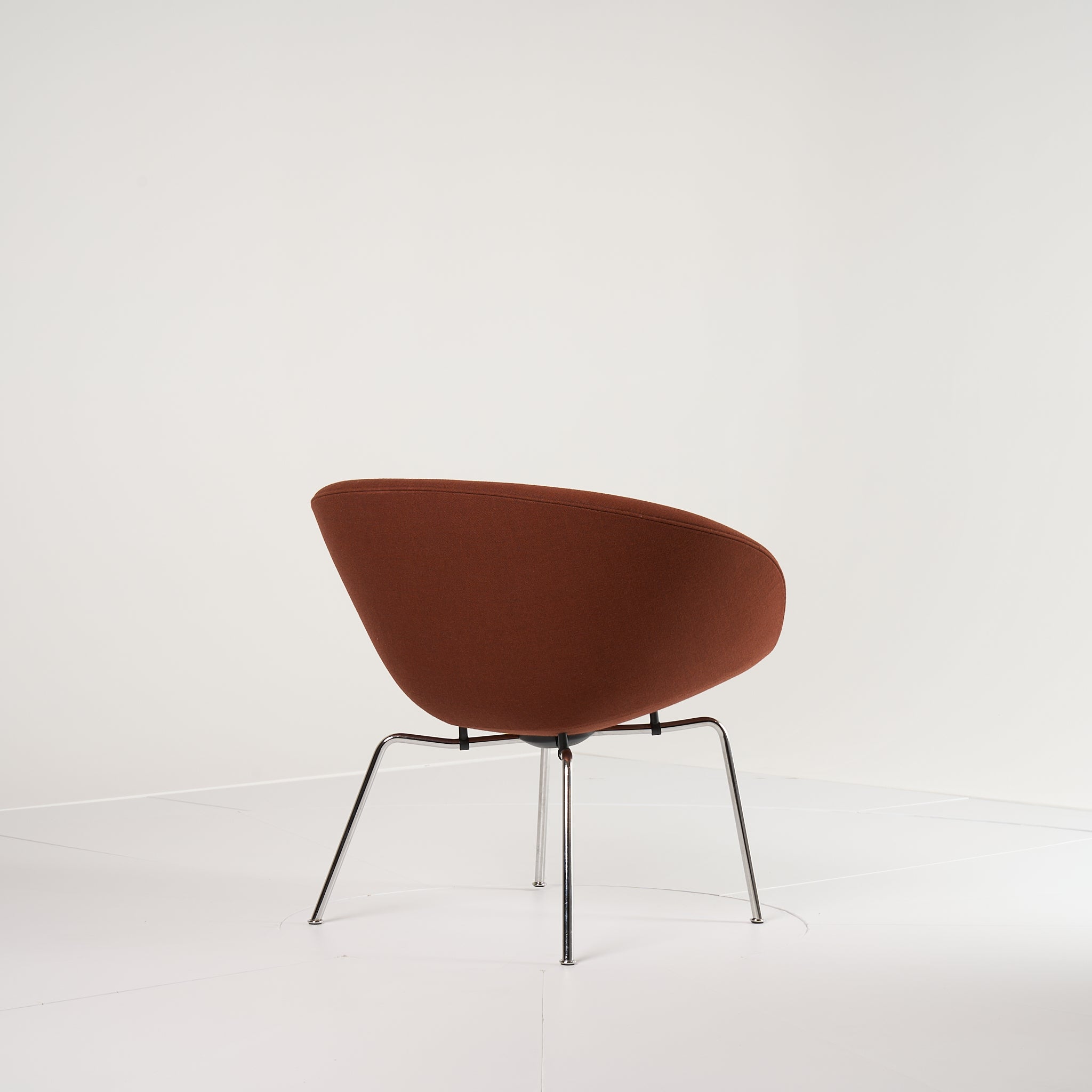 Pot Chair by Fritz Hansen in Christianshavn 1134 (Dark Orange) / Chrome | Floor Sample – Very Good | Shop Now | MO-FHA-3118-32-Hero Image-5