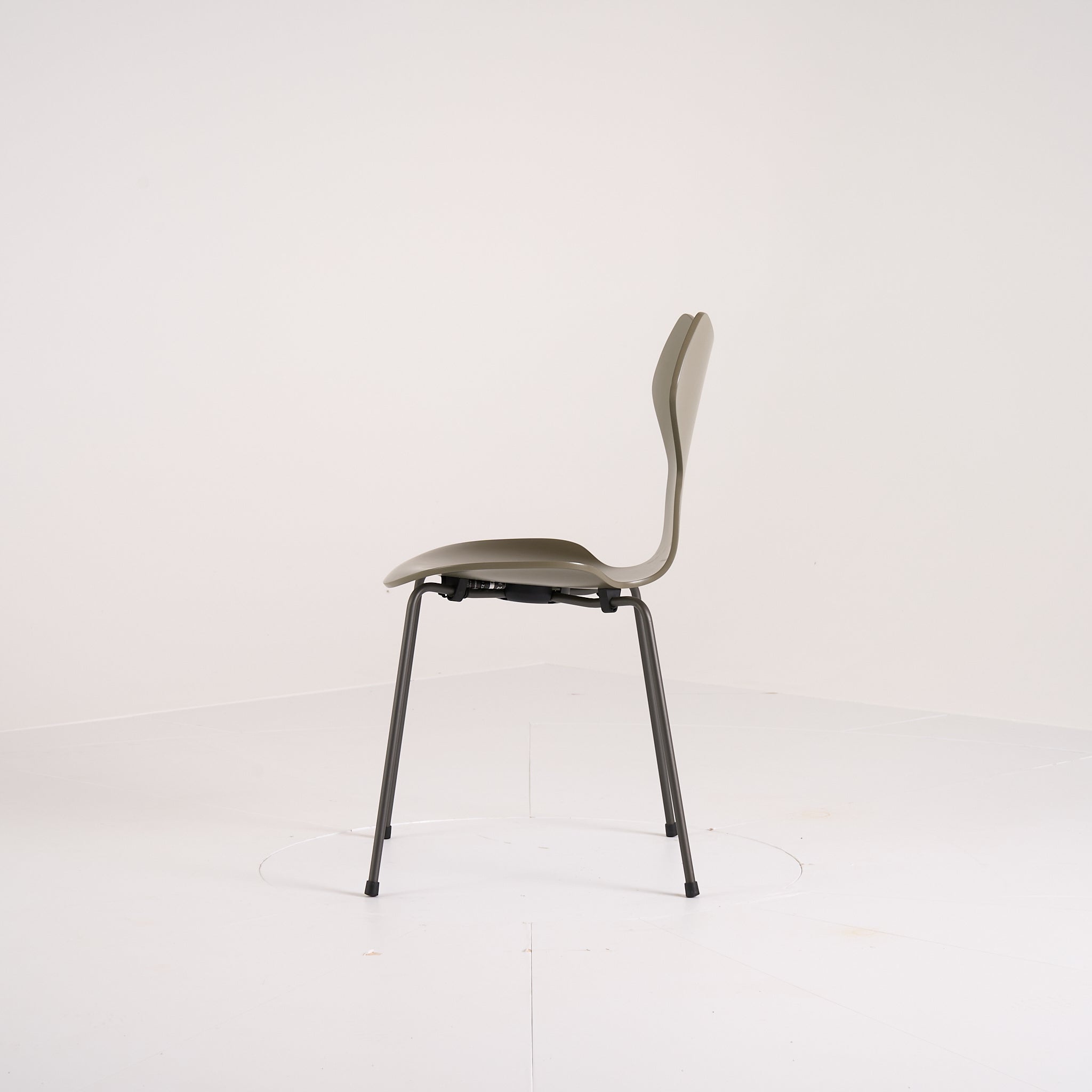 Grand Prix Chair by Fritz Hansen in Olive Green Lacquer / Warm Graphite | Floor Sample – Very Good | Shop Now | MO-FHA-3130-49-Hero Image-3