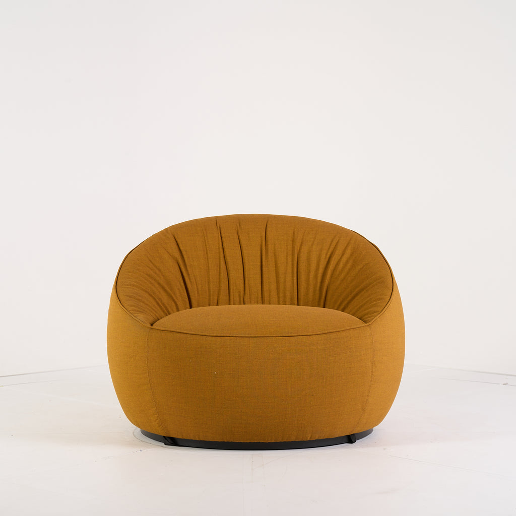 Hana Armchair  by Moooi in Remix 3, 422 | Floor Sample – Very Good | Shop Now | MO-MOO-8718282755298-1443-Hero Image-6