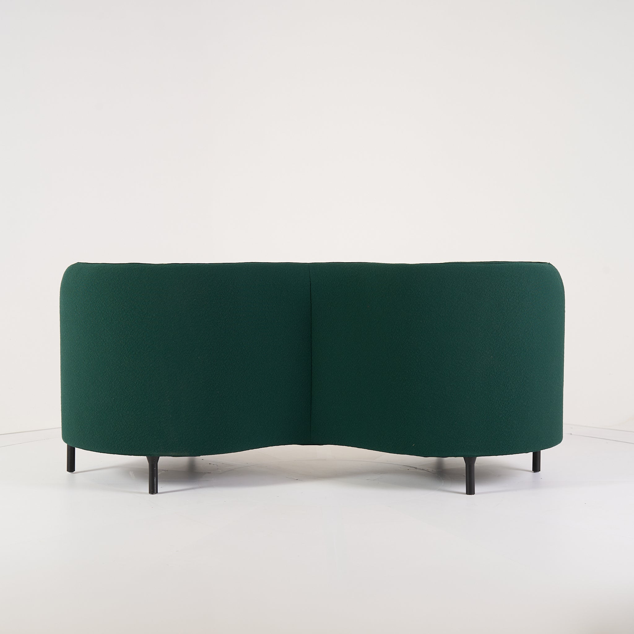 Hémicycle Vis-a-vis seat by Ligne Roset in Maxi Sapin | Well Loved – Fair | Shop Now | MO-LIR-14200600-1211-Hero Image-6