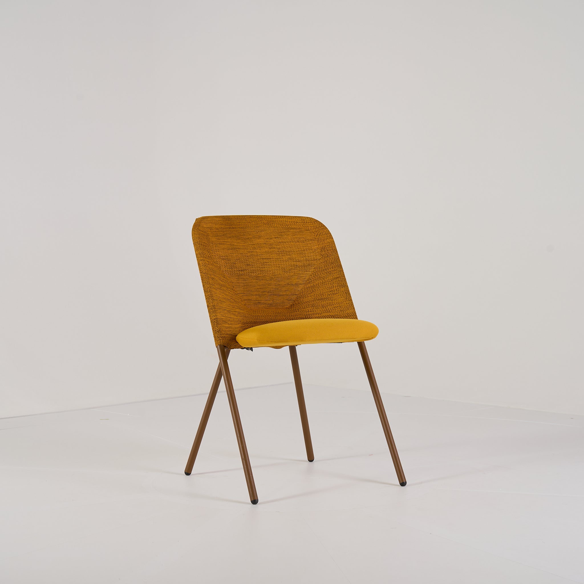 Shift Dining Chair by Moooi in Warm Ochre | Well Loved – Fair | Shop Now | MO-MOO-MOSSCDI3-179-Hero Image-2