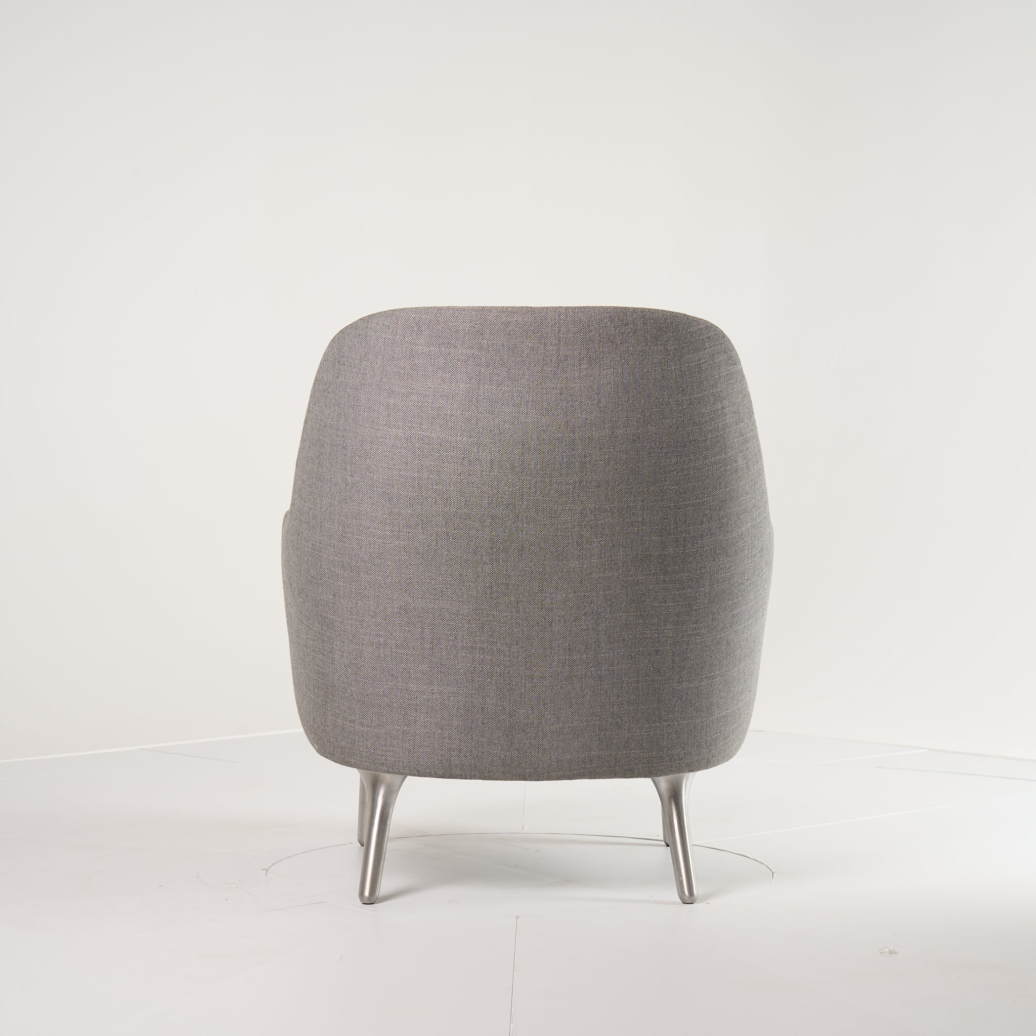 Fri Chair by Fritz Hansen in Light Grey / Brushed Aluminum | Open Box – Excellent | Shop Now | MO-FHA-JH4-44-Hero Image-4