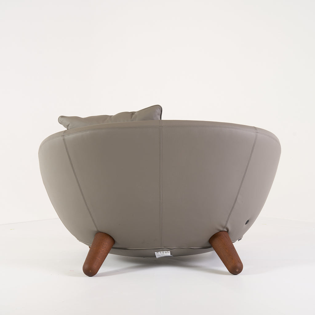 Love Sofa by Moooi in Spectrum Grey 30131, Cinnamon Legs | Floor Sample – Very Good | Shop Now | MO-MOO-8718282783796-175-Hero Image-4