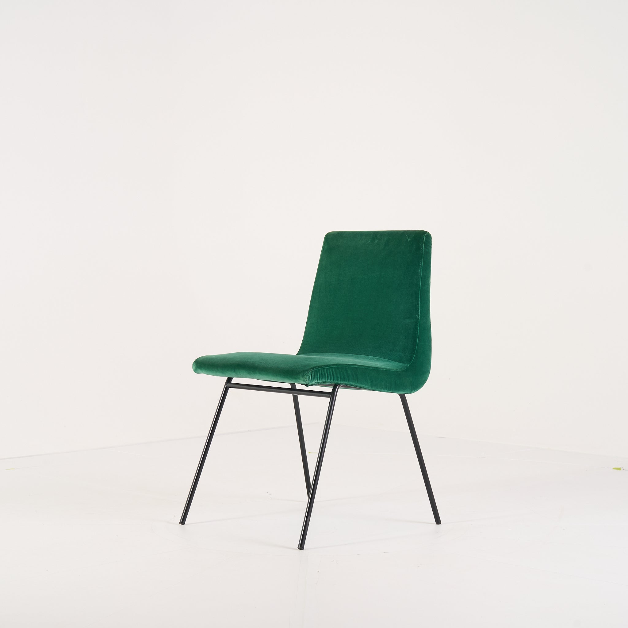 Tv Dining chair by Ligne Roset in Harald Meleze | Well Loved – Fair | Shop Now | MO-LIR-10262000-1208-Hero Image-7