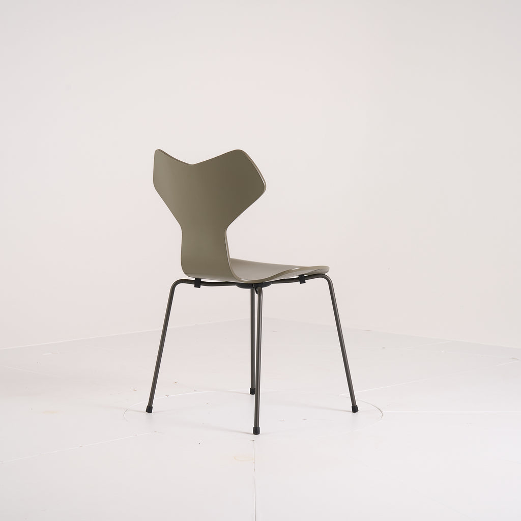 Grand Prix Chair by Fritz Hansen in Olive Green Lacquer / Warm Graphite | Floor Sample – Very Good | Shop Now | MO-FHA-3130-49-Hero Image-4