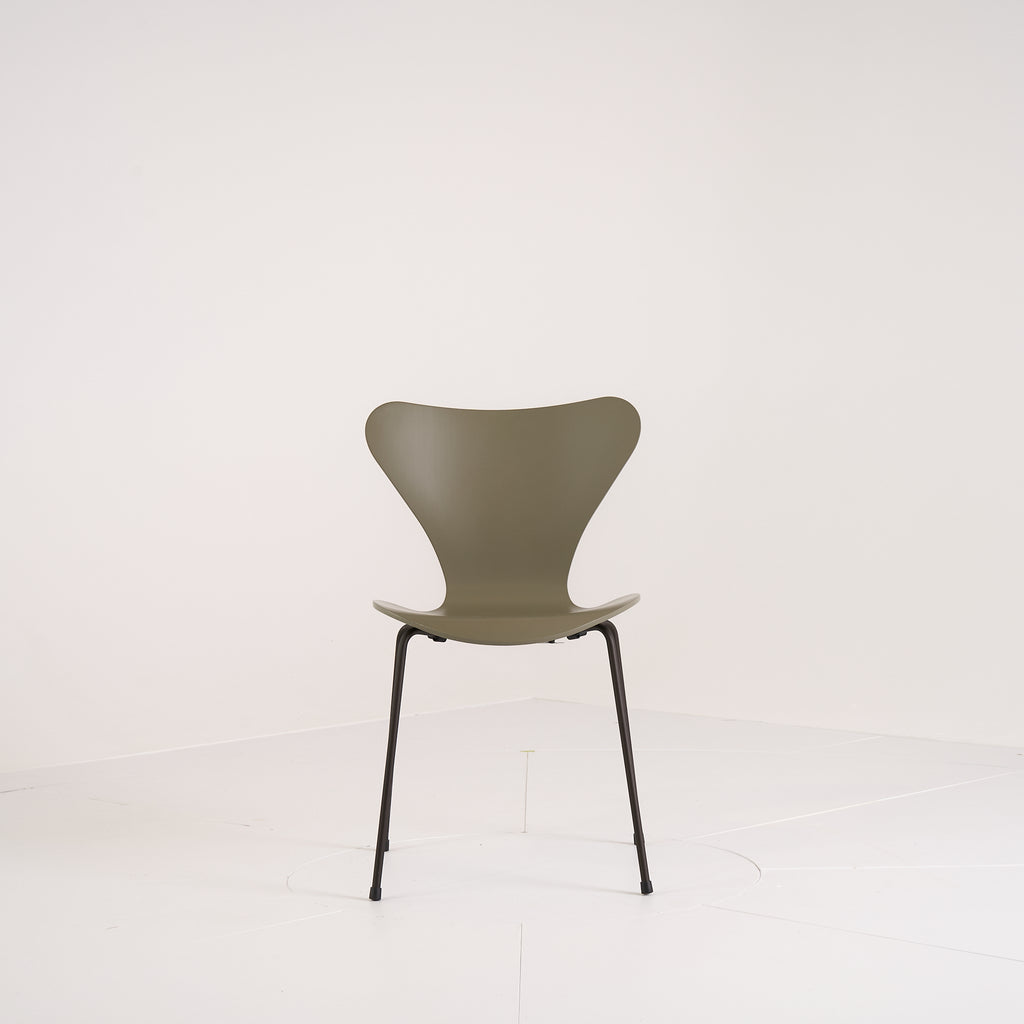 Series 7 Chair by Fritz Hansen in Olive Green Lacquer / Brown Bronze | Gently Used – Good | Shop Now | MO-FHA-3107-65-Hero Image-1