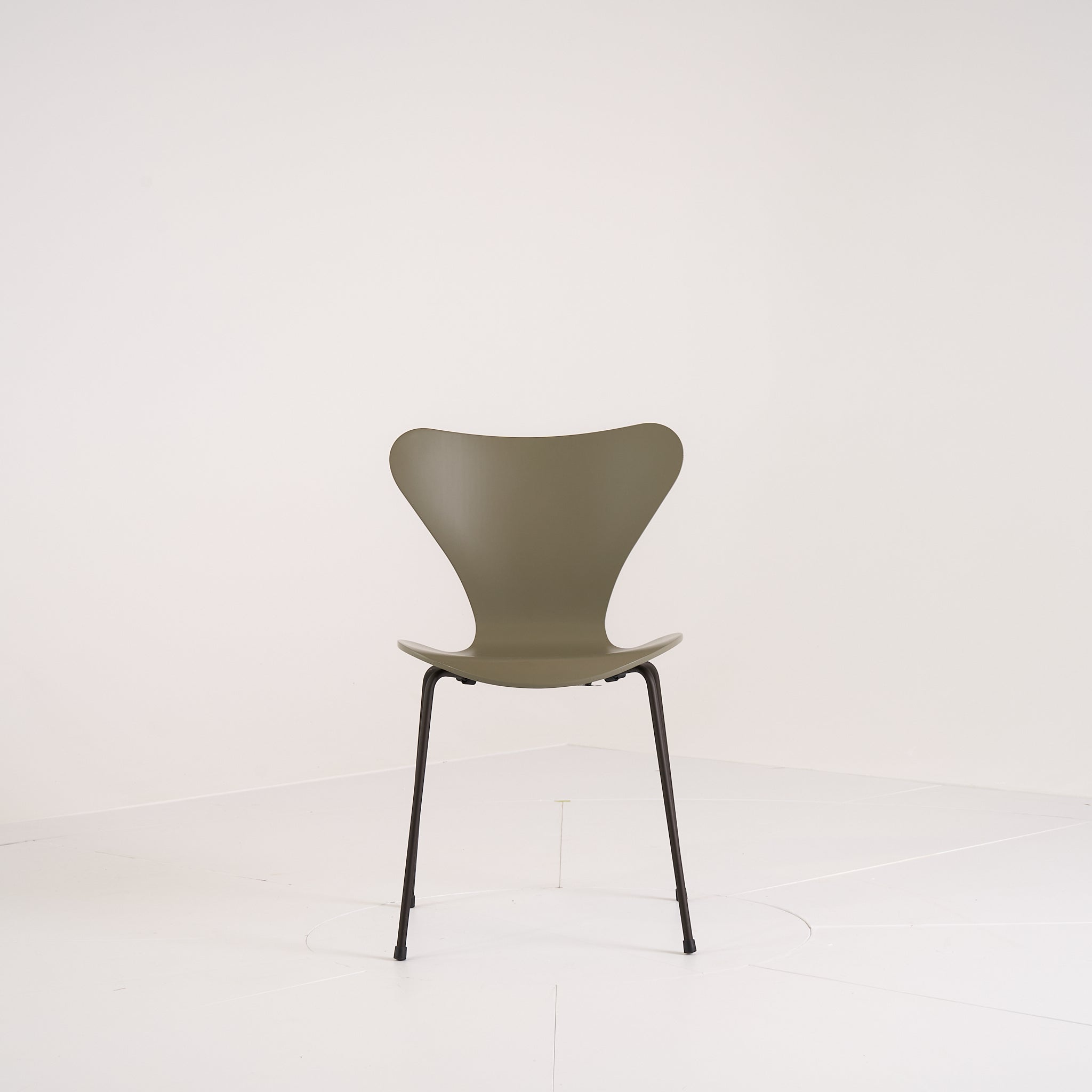Series 7 Chair by Fritz Hansen in Olive Green Lacquer / Brown Bronze | Gently Used – Good | Shop Now | MO-FHA-3107-65-Hero Image-1