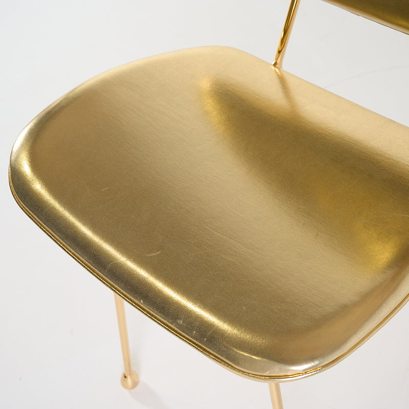 The Golden Chair-Detail Image-5