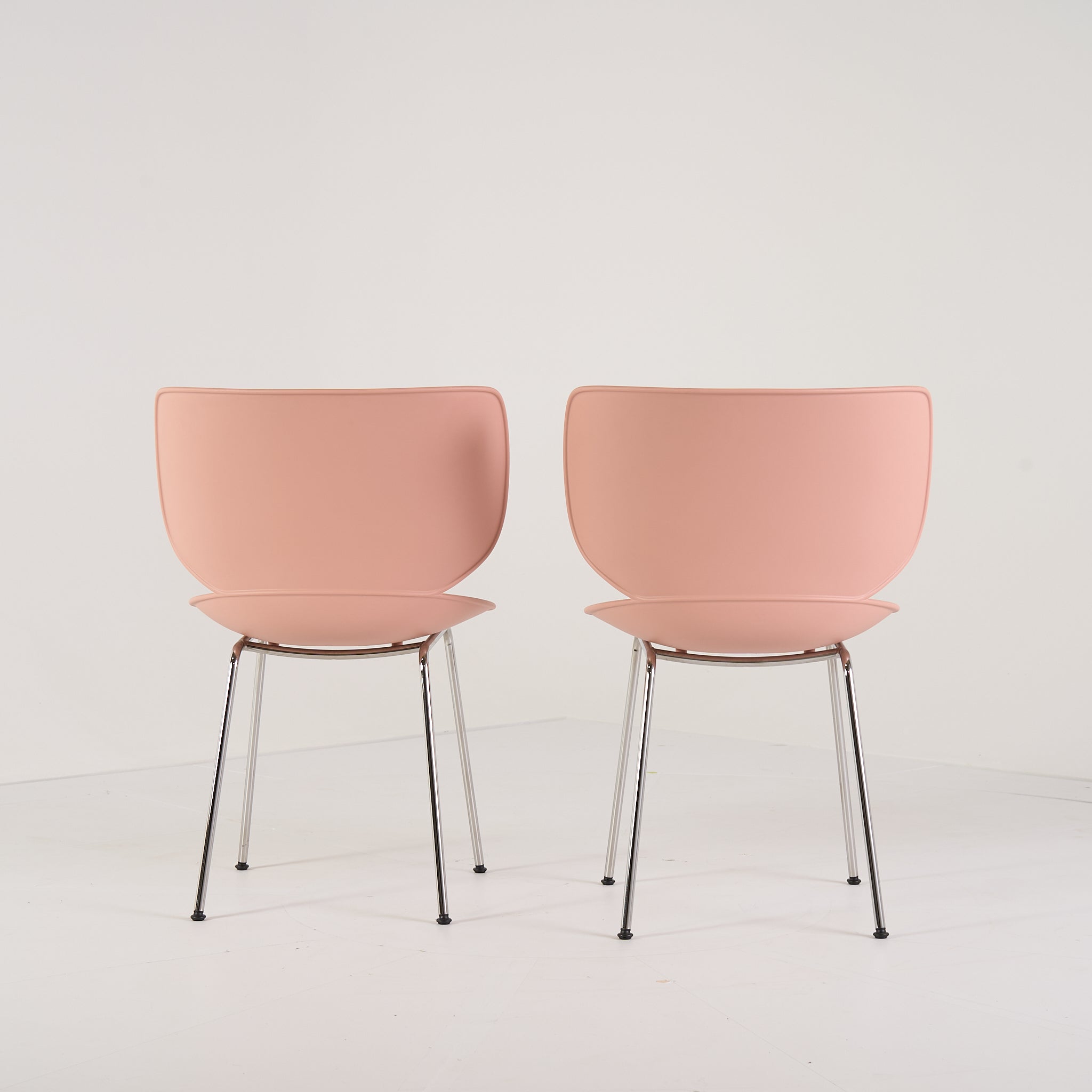 Hana Chairs Unupholstered Set of 2 by Moooi in Dusty Pink / Chrome, Non-Stacking | Floor Sample – Very Good | Shop Now | MO-MOO-8718282380360-141-Hero Image-3