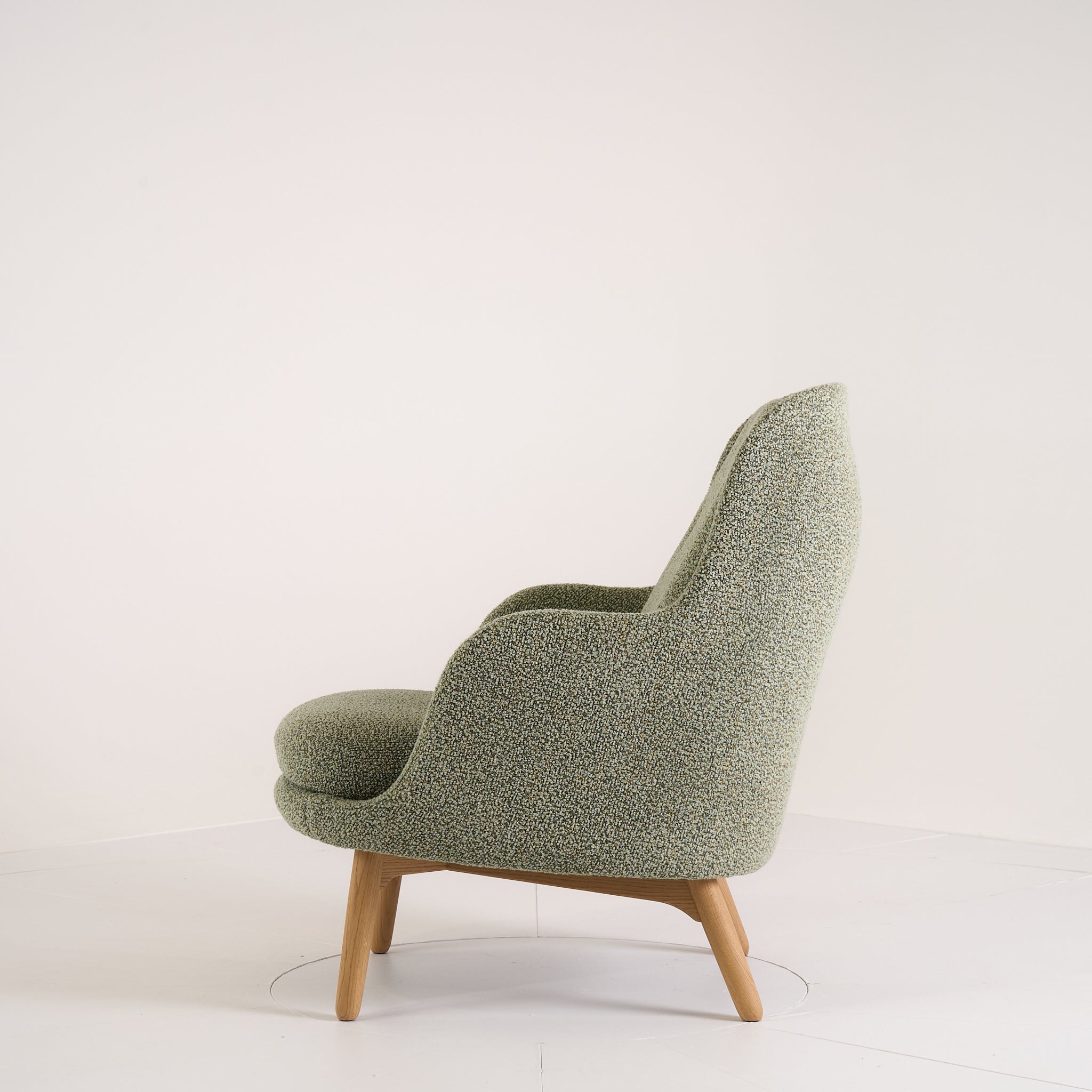 Fri Chair by Fritz Hansen in Knoll Looped In Ivy / Oak | Open Box – Excellent | Shop Now | MO-FHA-JH4-42-Hero Image-5