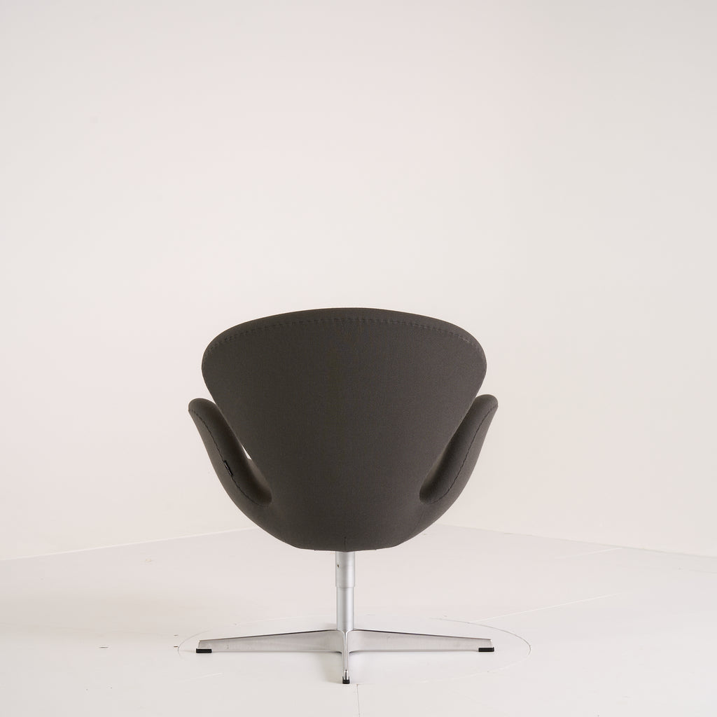 Swan Chair  by Fritz Hansen in Fame 61060 (Grey) / Brushed Aluminum | Floor Sample – Very Good | Shop Now | MO-FHA-3320-27-Hero Image-1