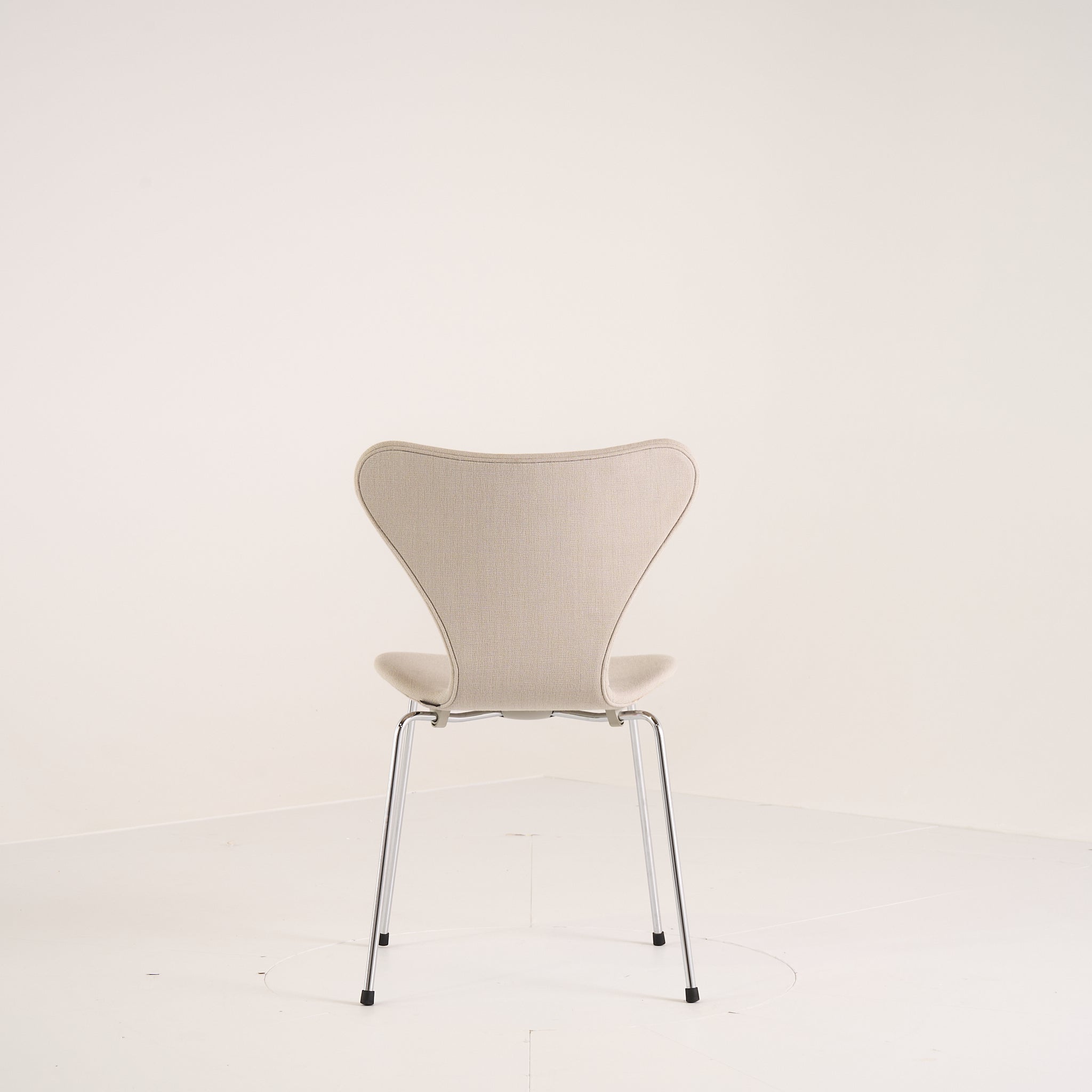 Series 7 Chair by Fritz Hansen in Christianhavn 1120 / Chrome | Well Loved – Fair | Shop Now | MO-FHA-3107FU-60-Hero Image-1