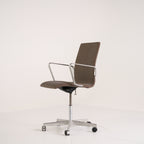 Oxford by Fritz Hansen in Low Back / Canvas 264 / Chrome | Project Piece – As-Is | Shop Now | MO-FHA-3291W-45-Hero Image-3