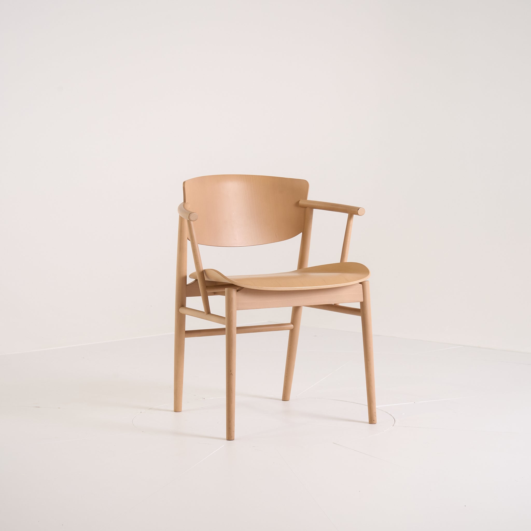 N01 Chair by Fritz Hansen in Natural Beech / Natural Beech | Gently Used – Good | Shop Now | MO-FHA-N01-78-Hero Image-1