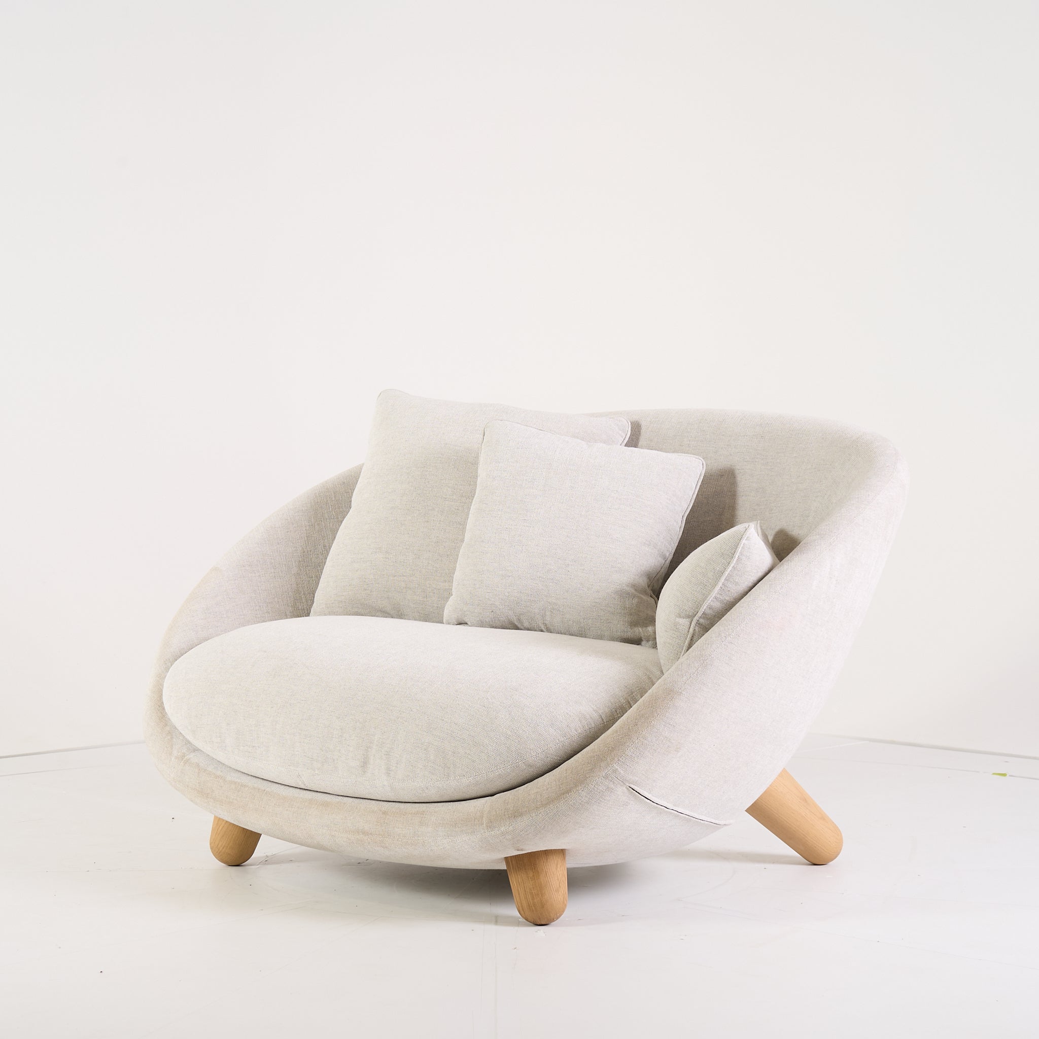 Love Sofa  by Moooi in Liscio Nebbia, WhiteWash legs | Gently Used – Good | Shop Now | MO-MOO-8718282745459-1428-Hero Image-7