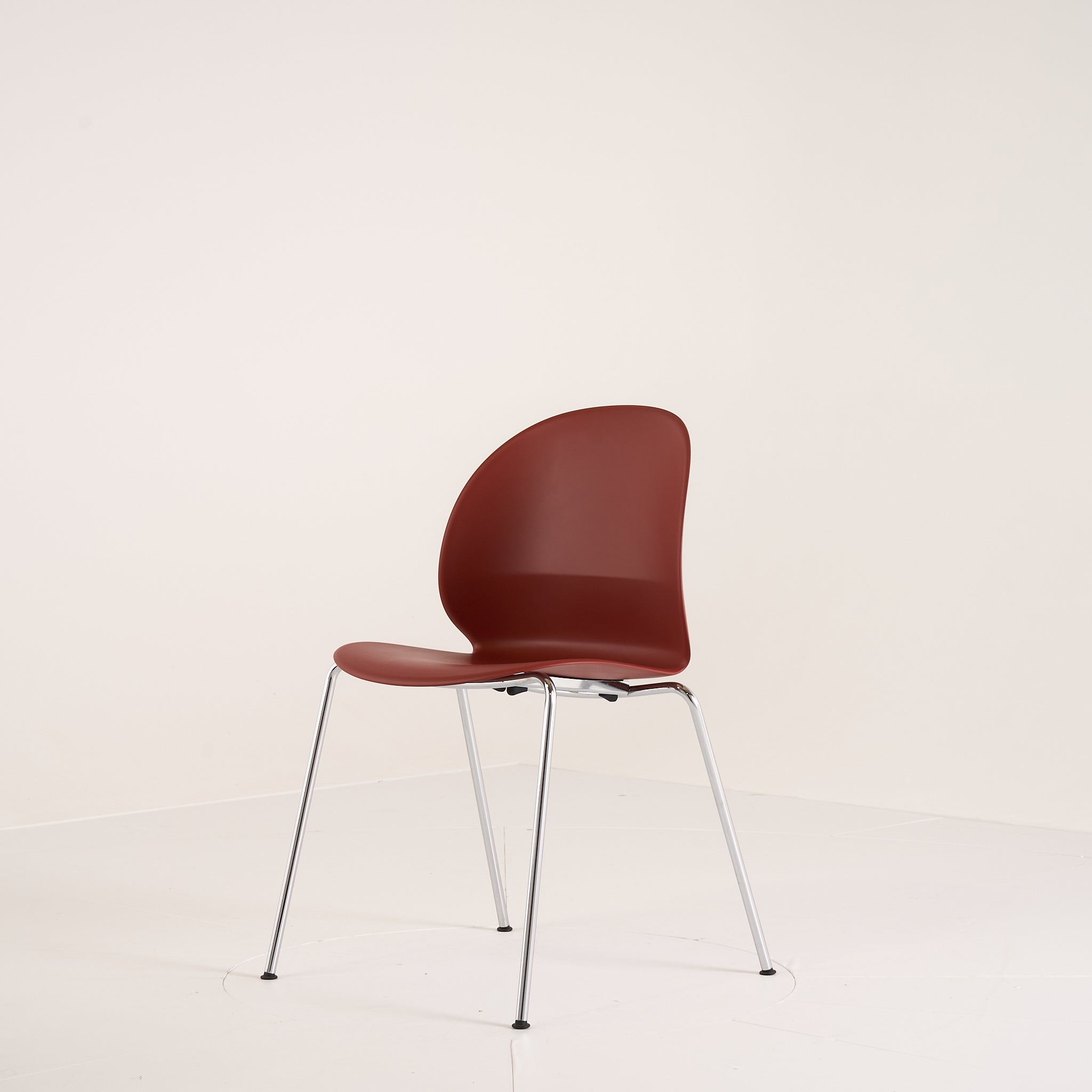 Recycle Chair by Fritz Hansen in Dark Red / Chrome | Gently Used – Good | Shop Now | MO-FHA-N02_10_Chair-89-Hero Image-6