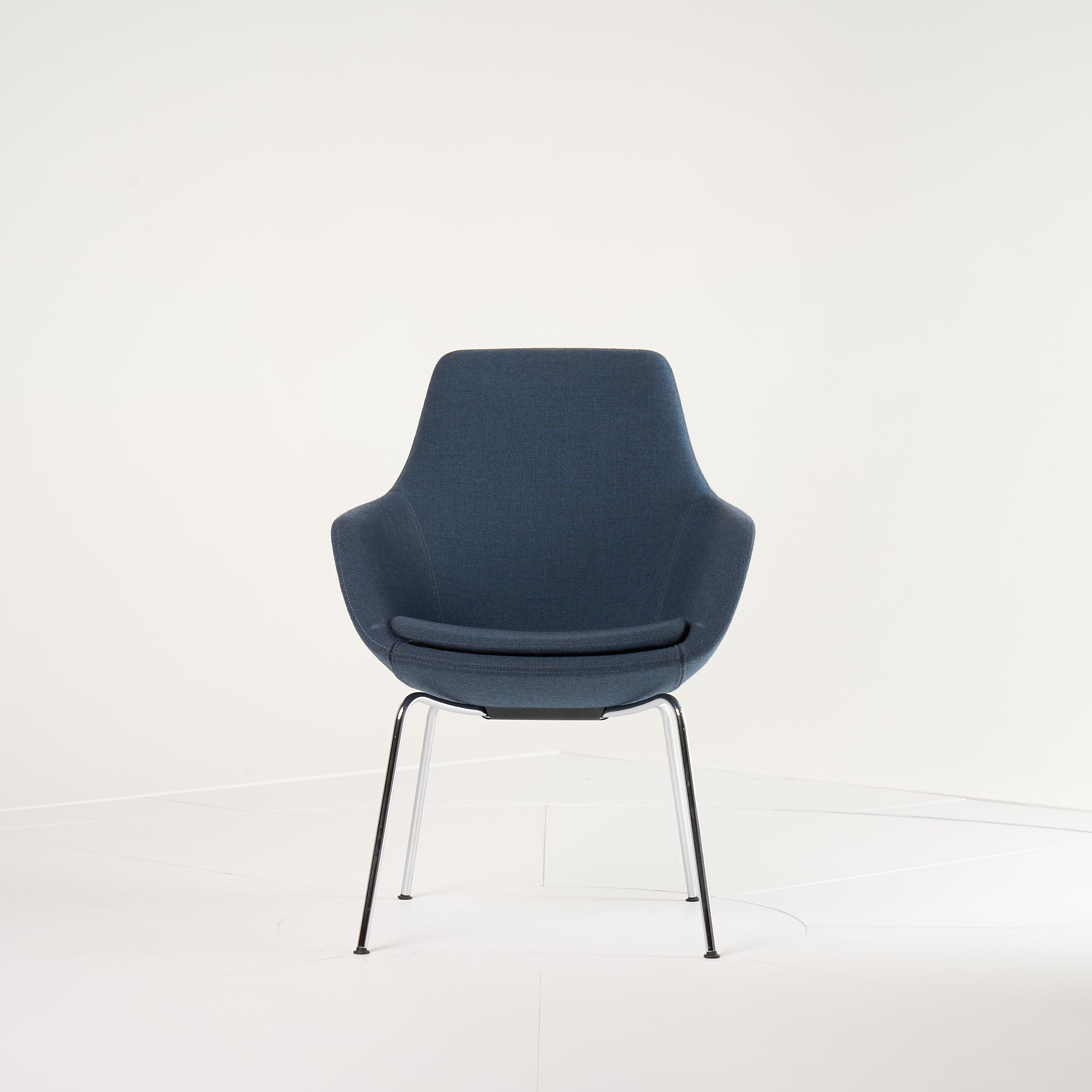 Little Giraffe by Fritz Hansen in Four Legs, Blue / Chromed Steel | Project Piece – As-Is | Shop Now | MO-FHA-3201-115-Hero Image-5