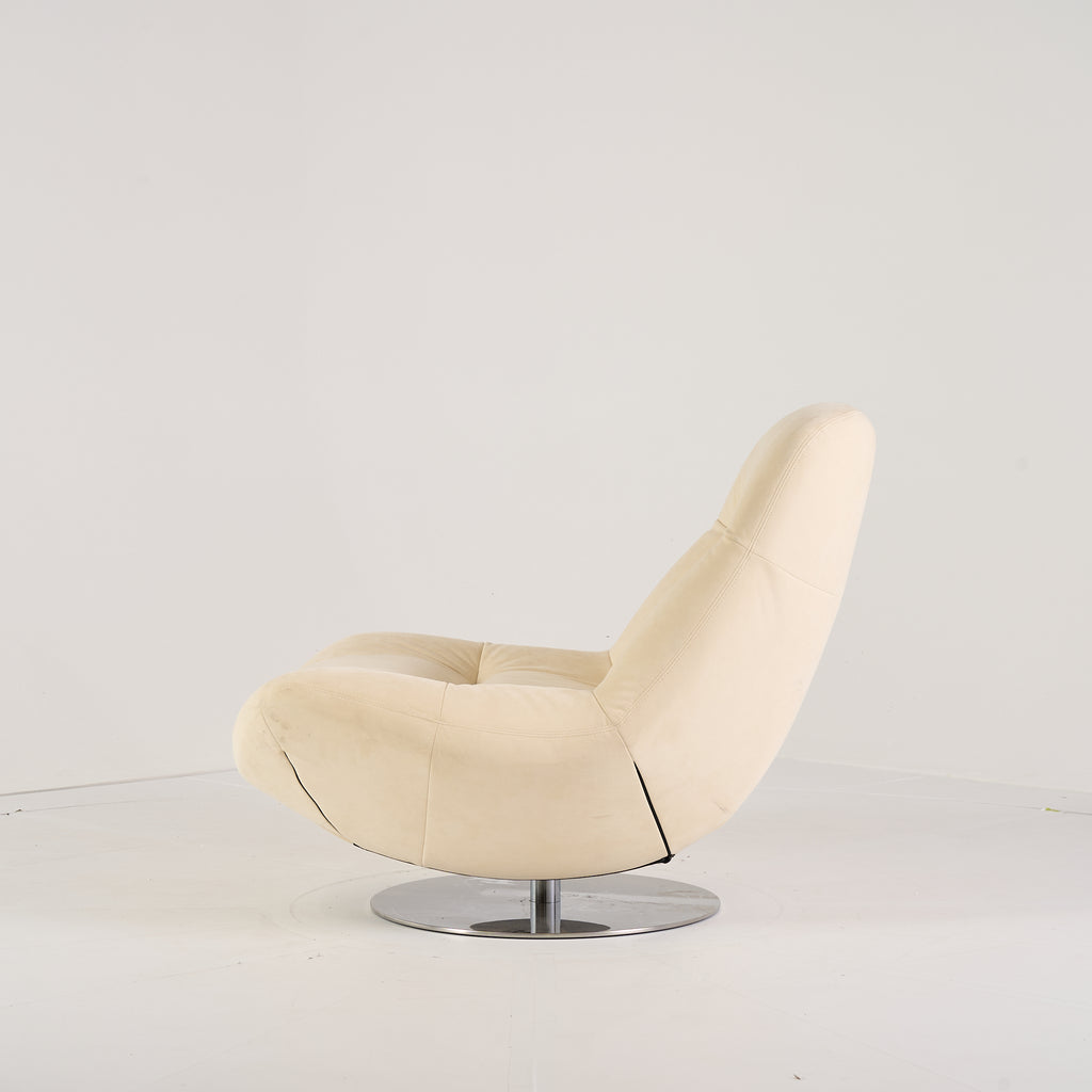 Manarola Swivelling Armchair by Ligne Roset in Alcantara Eggshell | Project Piece – As-Is | Shop Now | MO-LIR-14090200-1198-Hero Image-6
