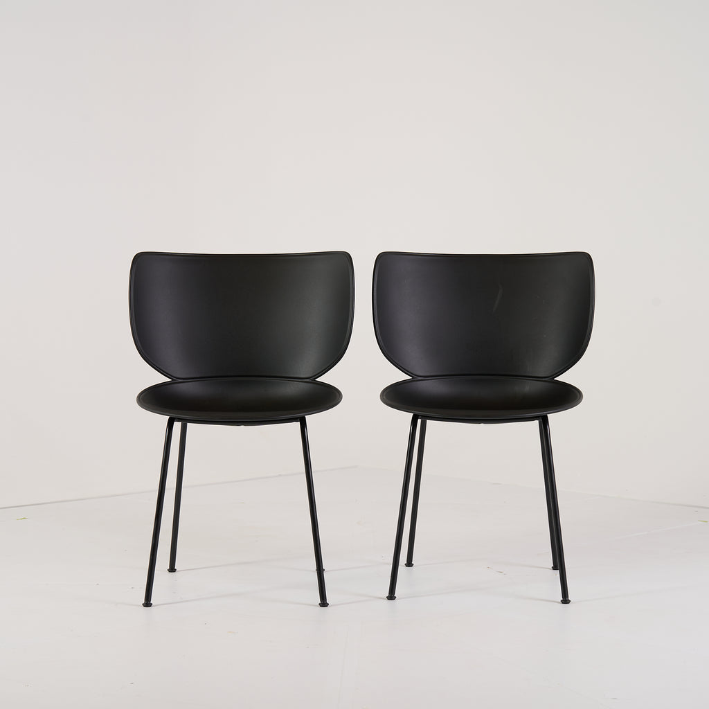 Hana Chairs Unupholstered Set of 2 by Moooi in Black, Non-Stacking | Gently Used – Good | Shop Now | MO-MOO-8718282380278-1248-Hero Image-4