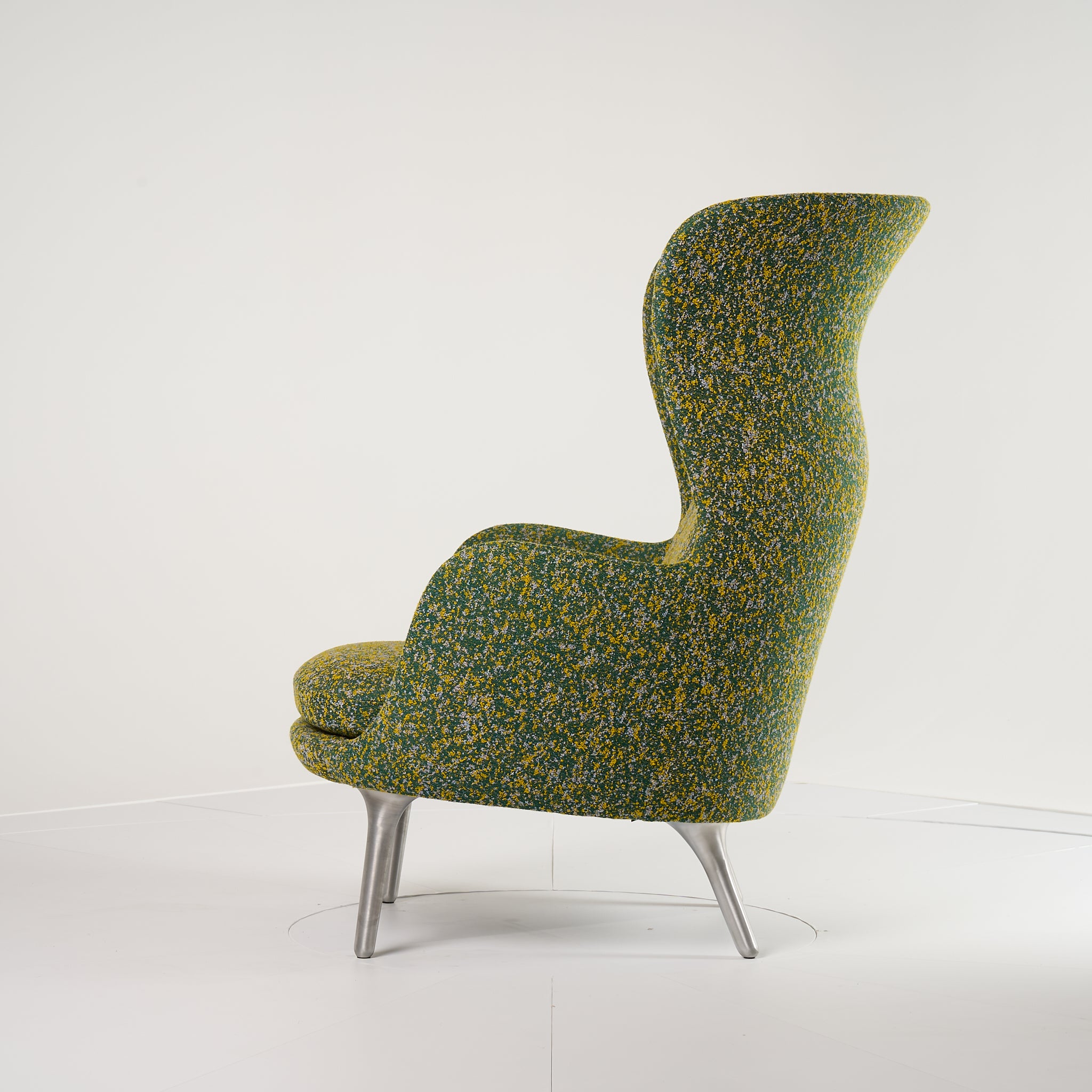 Ro Chair by Fritz Hansen in Atom 964 / Brushed Aluminum | Open Box – Excellent | Shop Now | MO-FHA-JH1-38-Hero Image-6