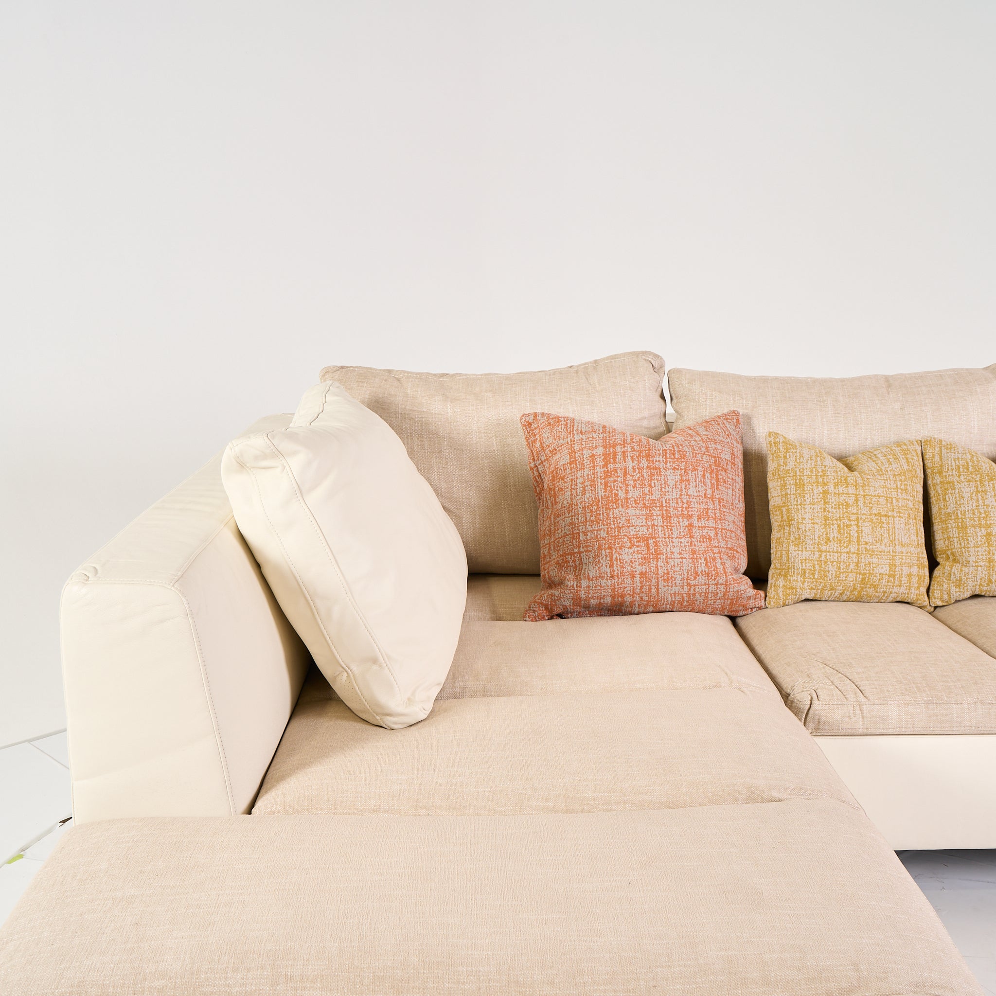 Feng Modular Sofa by Ligne Roset in Cuir Diva / Kerala Blanc, Ficelle | Gently Used – Good | Shop Now | MO-LIR-13600010_13600020_13600130_13600140_13600730_13600750-1171-Hero Image-4
