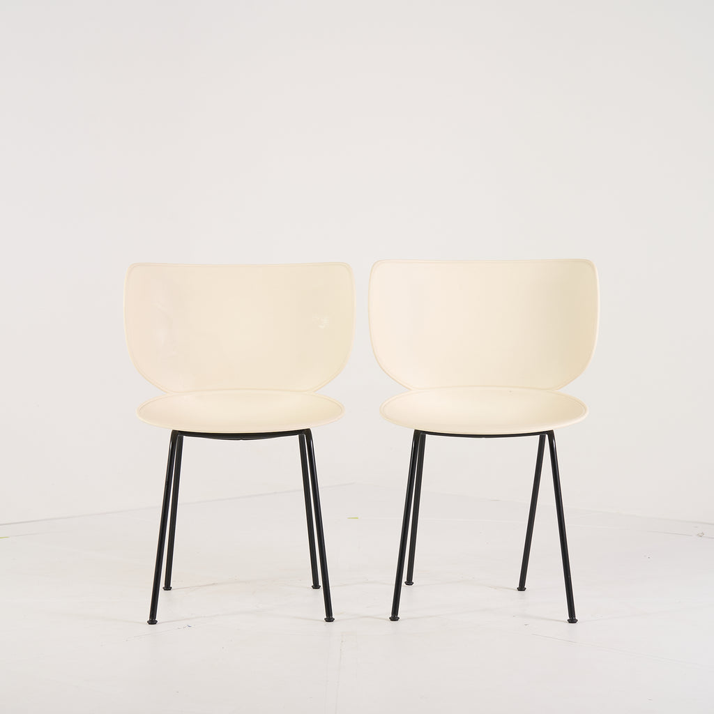 Hana Chair Un-Upholstered (Set of 2) by Moooi in Oyster White / Non-Stackable Black Legs | Project Piece – As-Is | Shop Now | MO-MOO-8718282380391-1432-Hero Image-1
