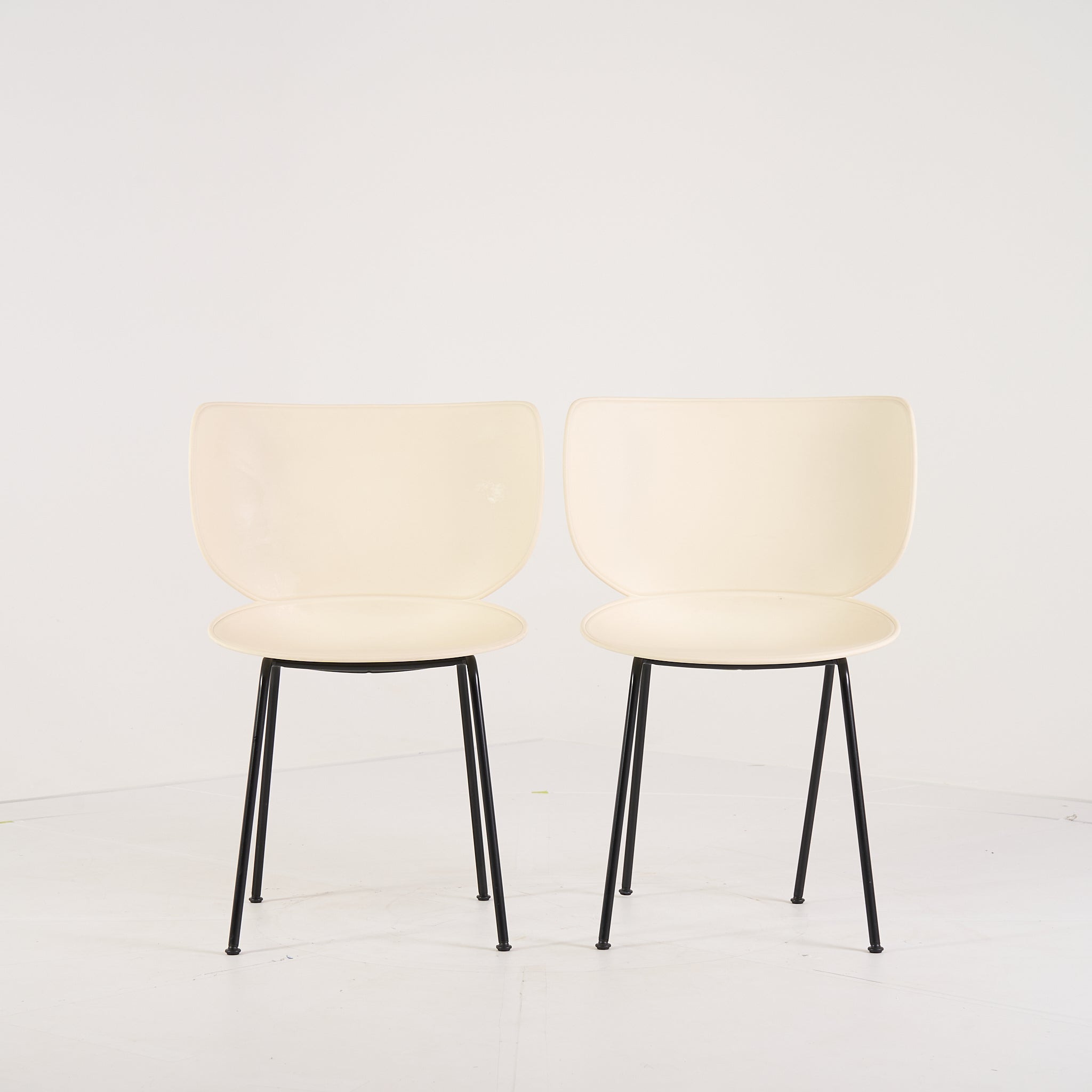 Hana Chair Un-Upholstered (Set of 2) by Moooi in Oyster White / Non-Stackable Black Legs | Project Piece – As-Is | Shop Now | MO-MOO-8718282380391-1432-Hero Image-1