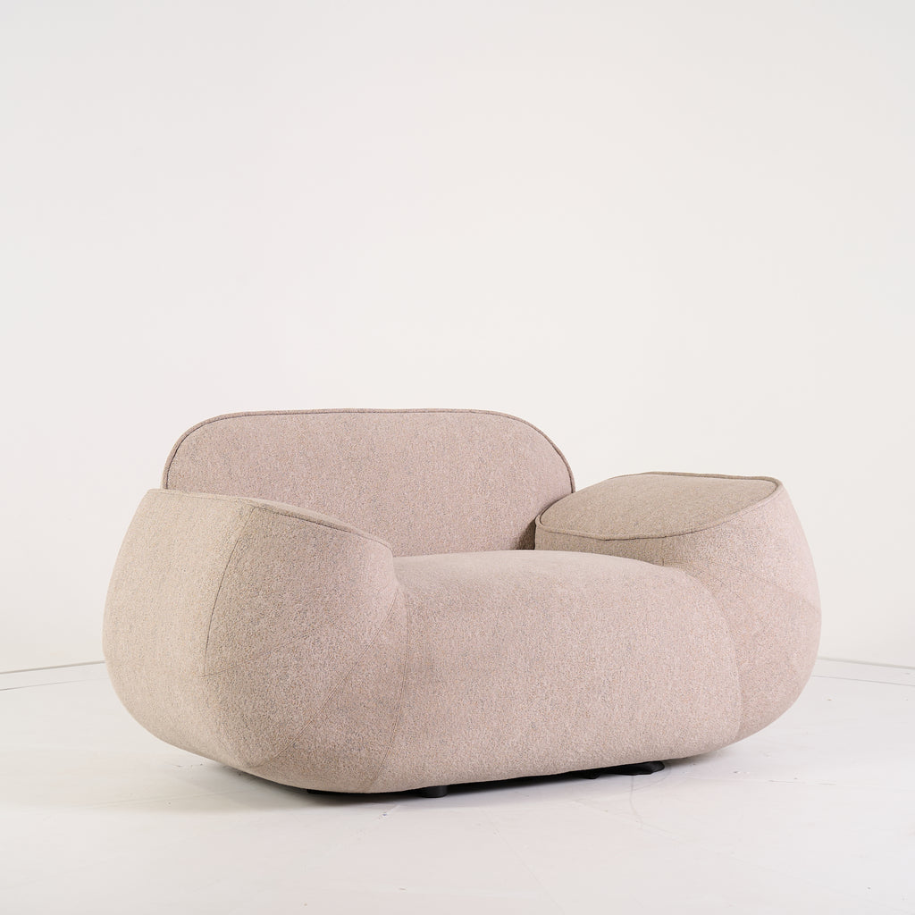 Big George Armchair by Moooi in Arda 211 | Floor Sample – Very Good | Shop Now | MO-MOO-8718282780900-1425-Hero Image-2