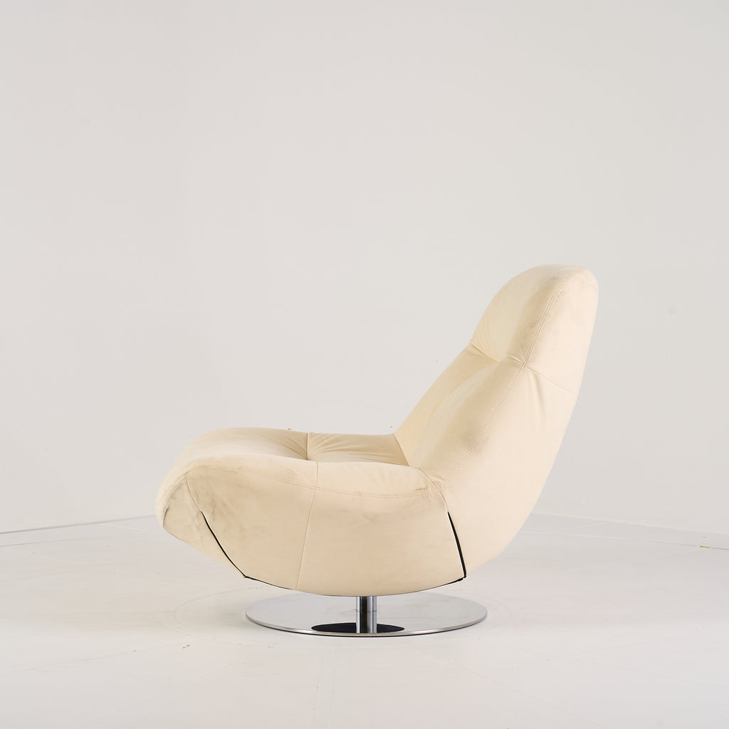 Manarola Swivelling Armchair by Ligne Roset in Alcantara Eggshell | Project Piece – As-Is | Shop Now | MO-LIR-14090200-1421-Hero Image-6