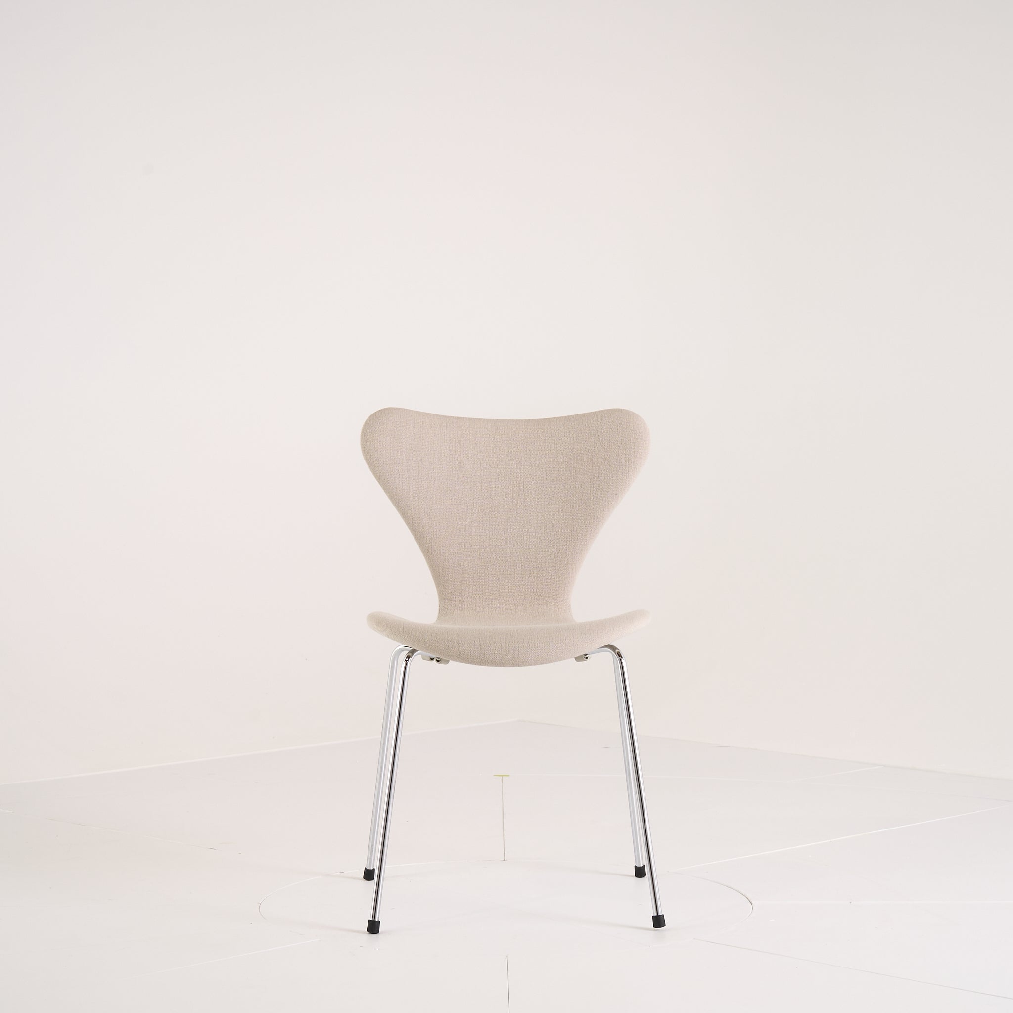 Series 7 Chair by Fritz Hansen in Christianhavn 1120 / Chrome | Well Loved – Fair | Shop Now | MO-FHA-3107FU-60-Hero Image-7