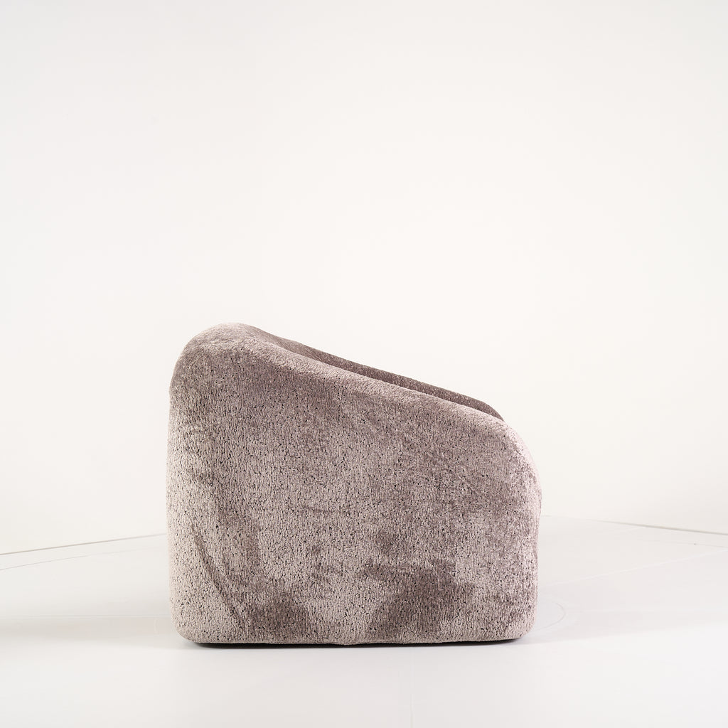 Hortensia Armchair by Moooi in Dodo Pavone Jacquard/Dark Grey | Floor Sample – Very Good | Shop Now | MO-MOO-8718282746845-160-Hero Image-4