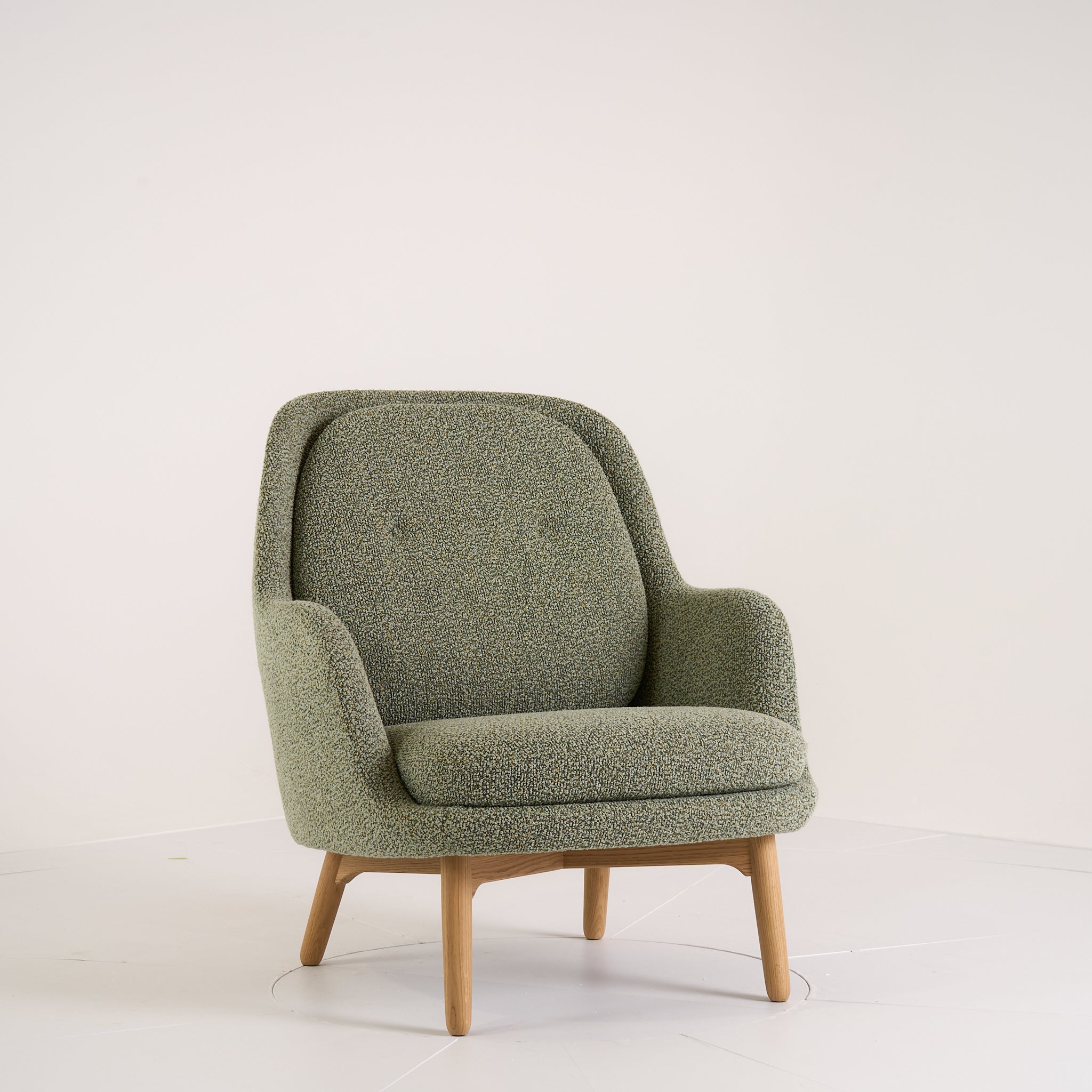 Fri Chair by Fritz Hansen in Knoll Looped In Ivy / Oak | Open Box – Excellent | Shop Now | MO-FHA-JH4-42-Hero Image-3