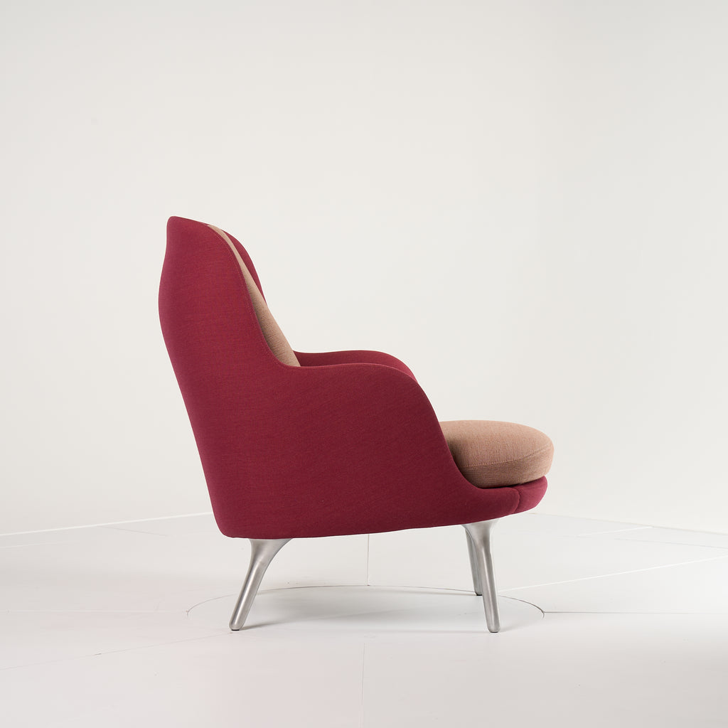 Fri Chair by Fritz Hansen in Floraistic Crisp - Hemp/Rose - Brushed Aluminum | Floor Sample – Very Good | Shop Now | MO-FHA-JH4-43-Hero Image-2