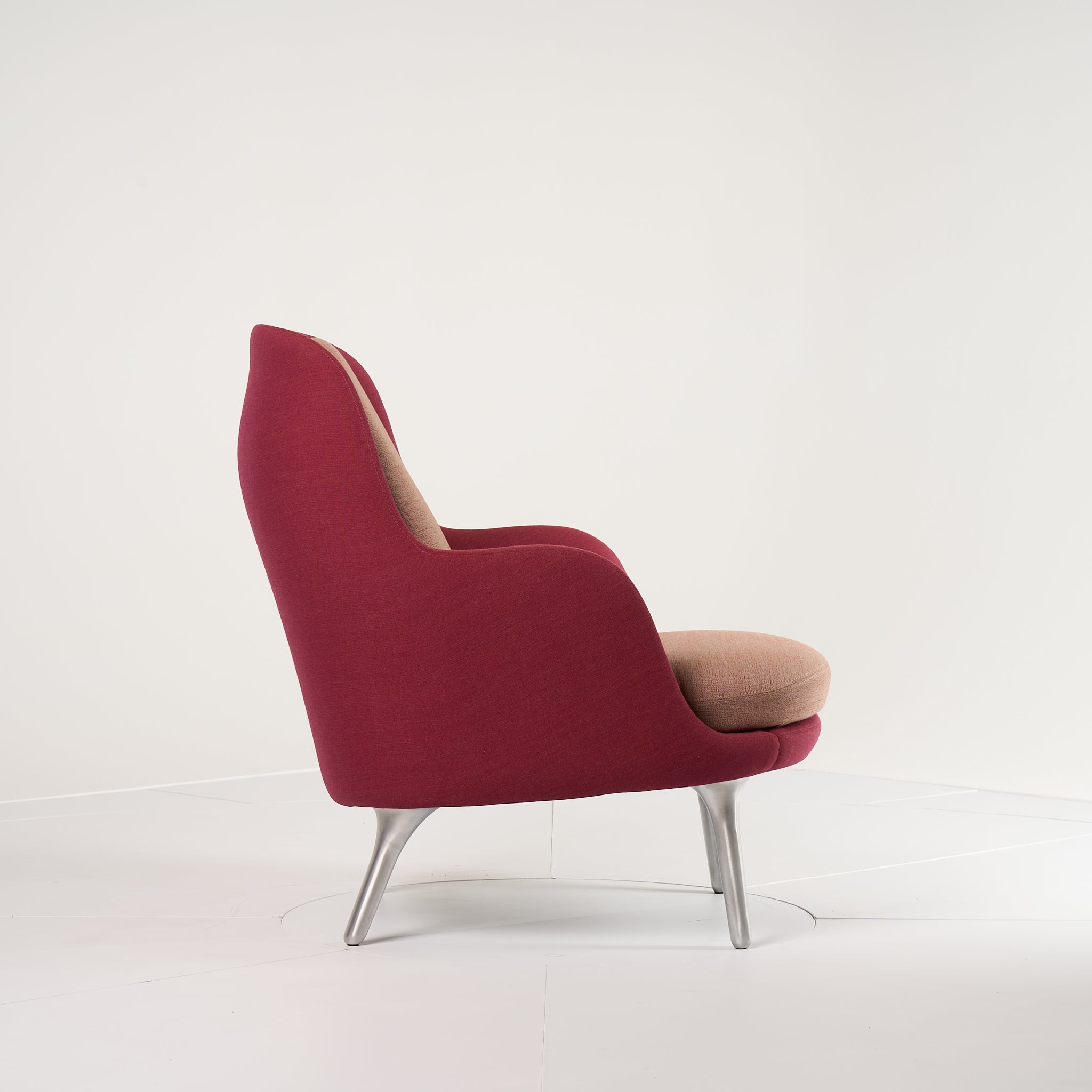 Fri Chair by Fritz Hansen in Floraistic Crisp - Hemp/Rose - Brushed Aluminum | Floor Sample – Very Good | Shop Now | MO-FHA-JH4-43-Hero Image-2
