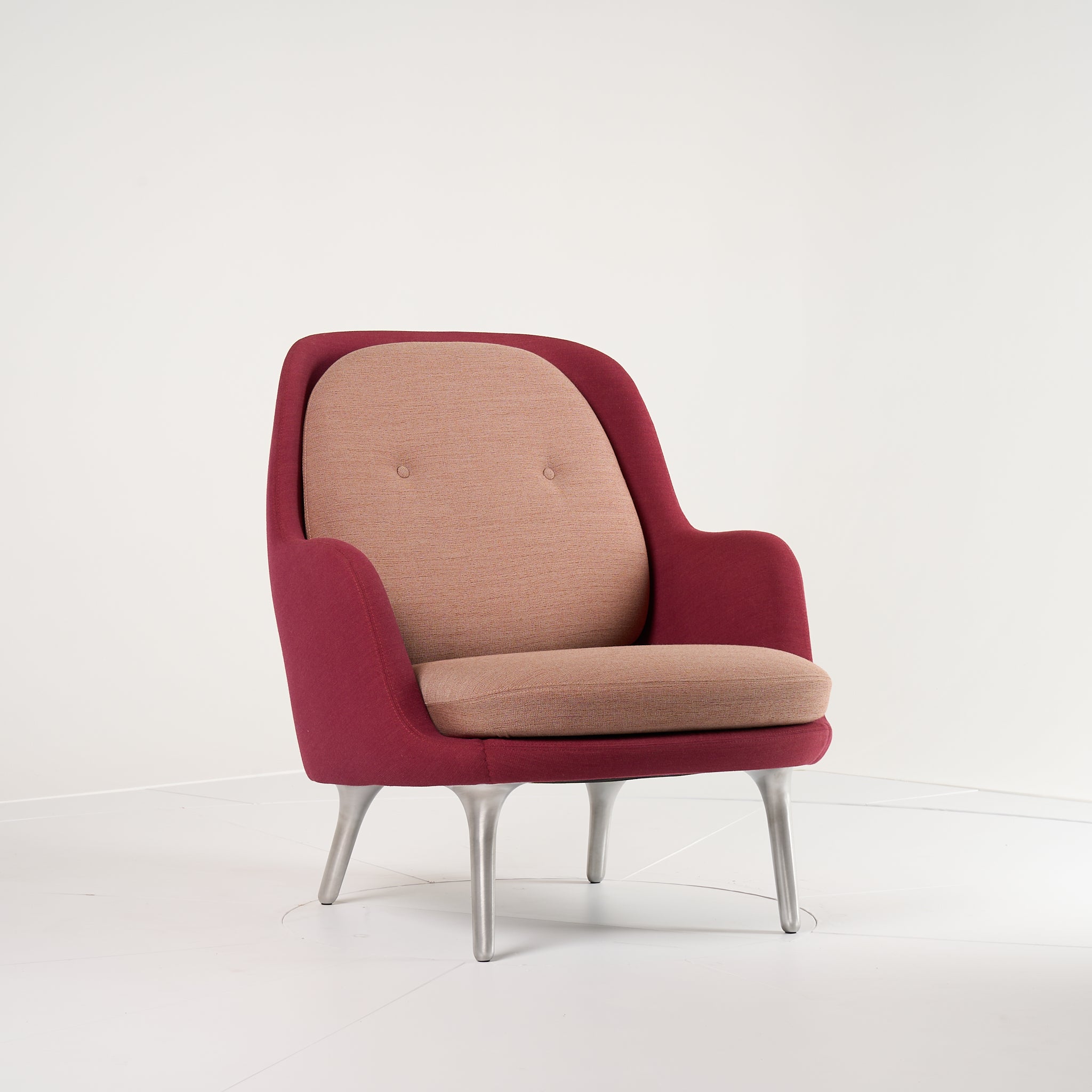 Fri Chair by Fritz Hansen in Floraistic Crisp - Hemp/Rose - Brushed Aluminum | Floor Sample – Very Good | Shop Now | MO-FHA-JH4-43-Hero Image-6