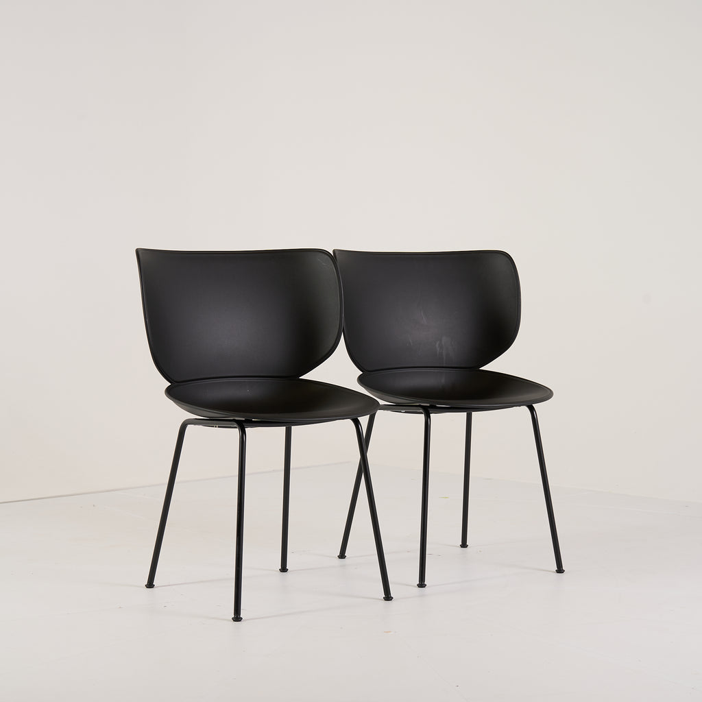 Hana Chairs Unupholstered Set of 2 by Moooi in Black, Non-Stacking | Gently Used – Good | Shop Now | MO-MOO-8718282380278-1248-Hero Image-2