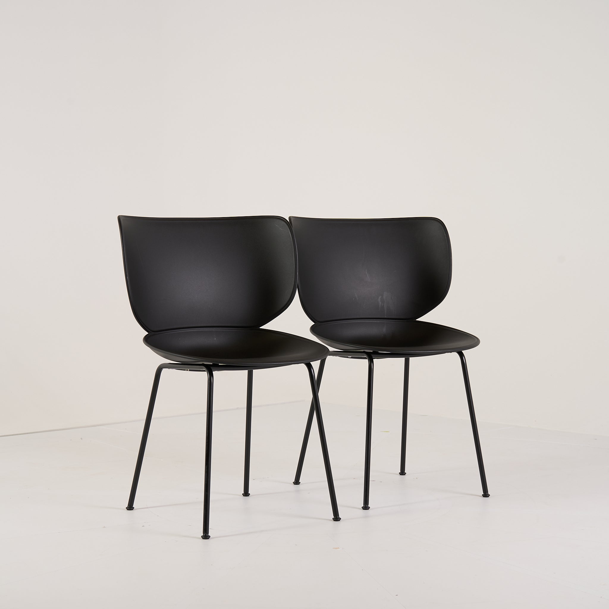 Hana Chairs Unupholstered Set of 2 by Moooi in Black, Non-Stacking | Gently Used – Good | Shop Now | MO-MOO-8718282380278-1248-Hero Image-2