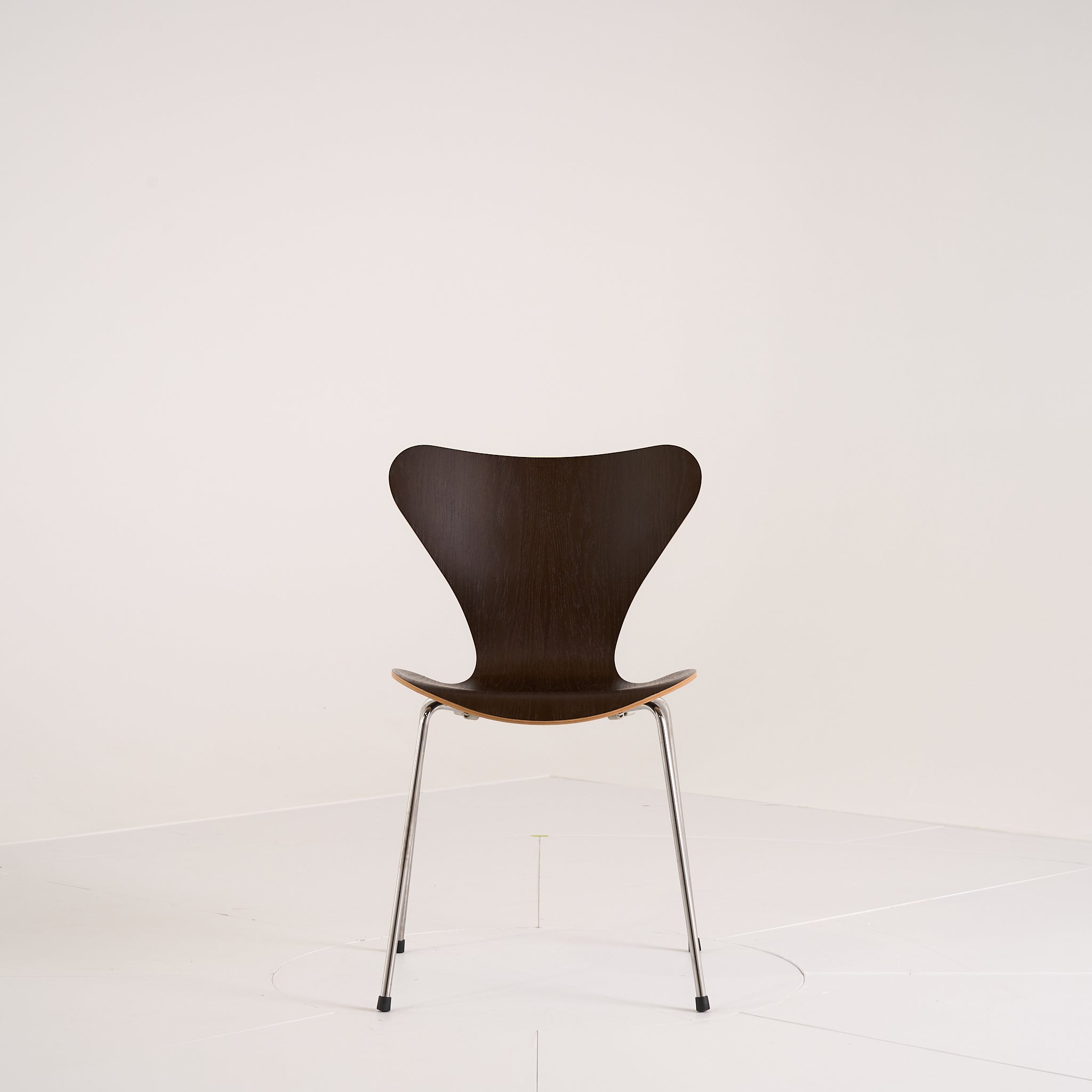 Series 7 Chair by Fritz Hansen in Dark Stained Oak Veneer / Chrome | Well Loved – Fair | Shop Now | MO-FHA-3107-123-Hero Image-7