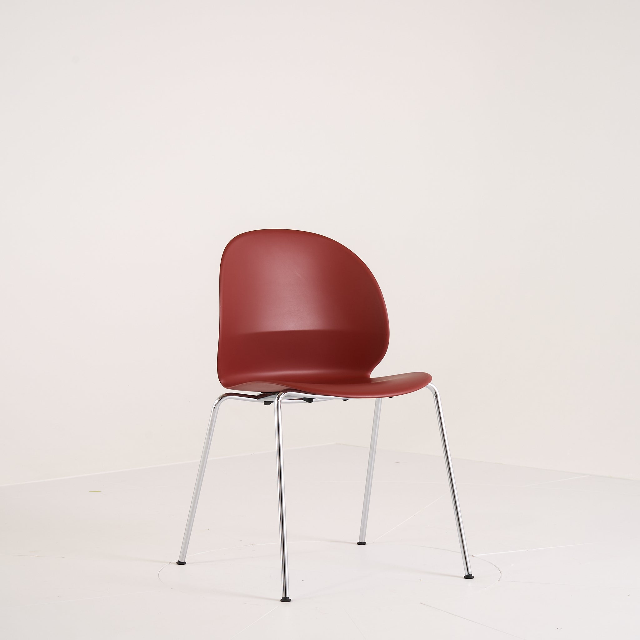 Recycle Chair by Fritz Hansen in Dark Red / Chrome | Gently Used – Good | Shop Now | MO-FHA-N02_10_Chair-89-Hero Image-3
