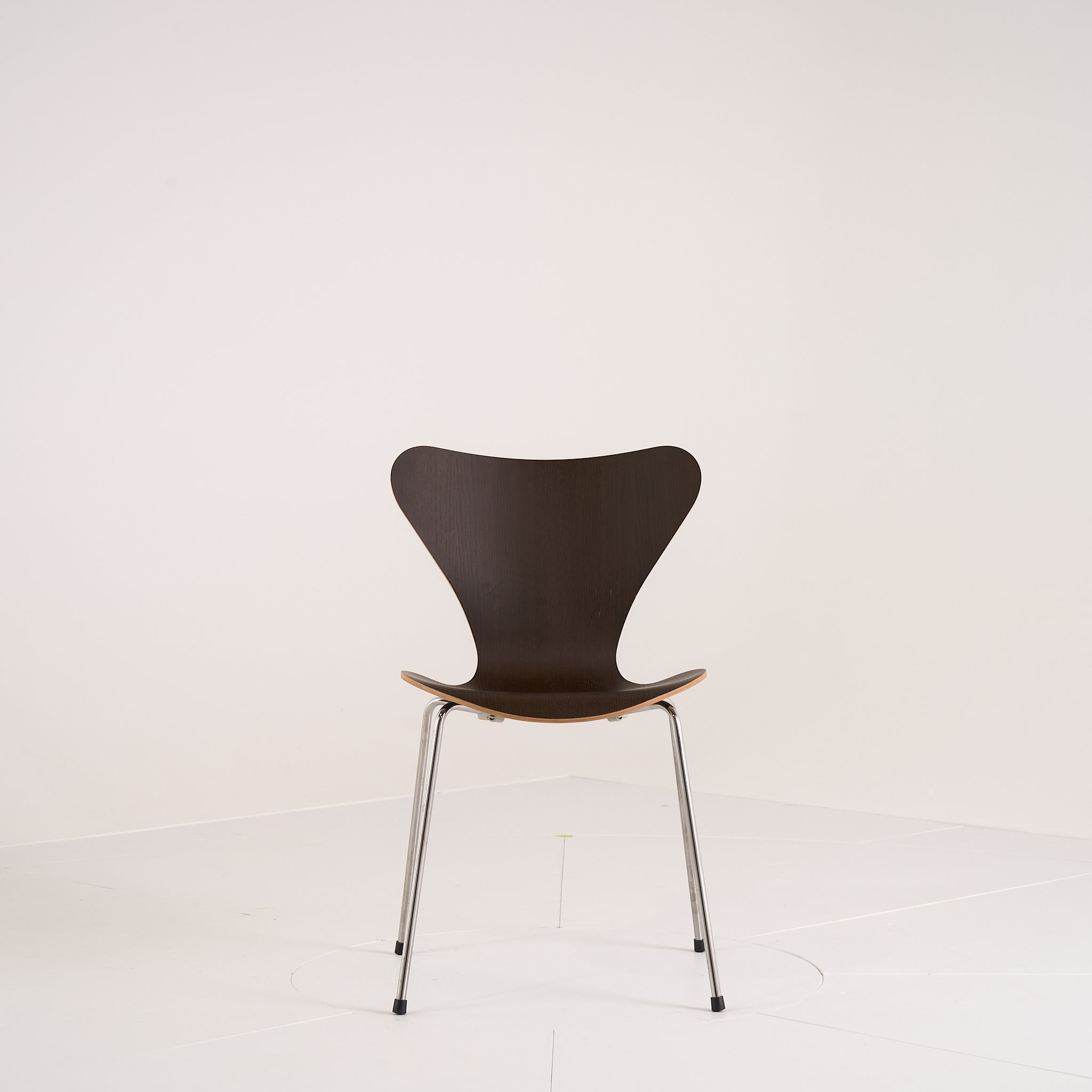 Series 7 Chair by Fritz Hansen in Dark Stained Oak Veneer / Chrome | Well Loved – Fair | Shop Now | MO-FHA-3107-58-Hero Image-7